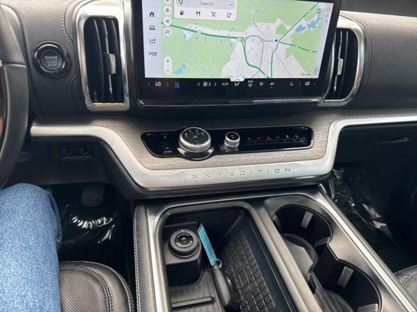 2025 Oxford White /Black Onyx Ford Expedition Platinum (1FMJU1M8XSE) with an EcoBoost 3.5L V6 GTDi DOHC 24V Twin Turbocharged engine, Automatic transmission, located at 1105 E Mulberry, Kaufman, TX, 75142, (972) 962-2151, 32.589550, -96.300926 - White / Oxford White 2025 Ford Expedition 4D Sport Utility Platinum 4WD 10-Speed Automatic EcoBoost 3.5L V6 GTDi DOHC 24V Twin Turbocharged 4WD. Priced below KBB Fair Purchase Price!<br><br><br>Please call Paul Murrey Ford Inc. In Kaufman Texas A Family Dealership Since 1952 Serving the Dallas Fort - Photo#14