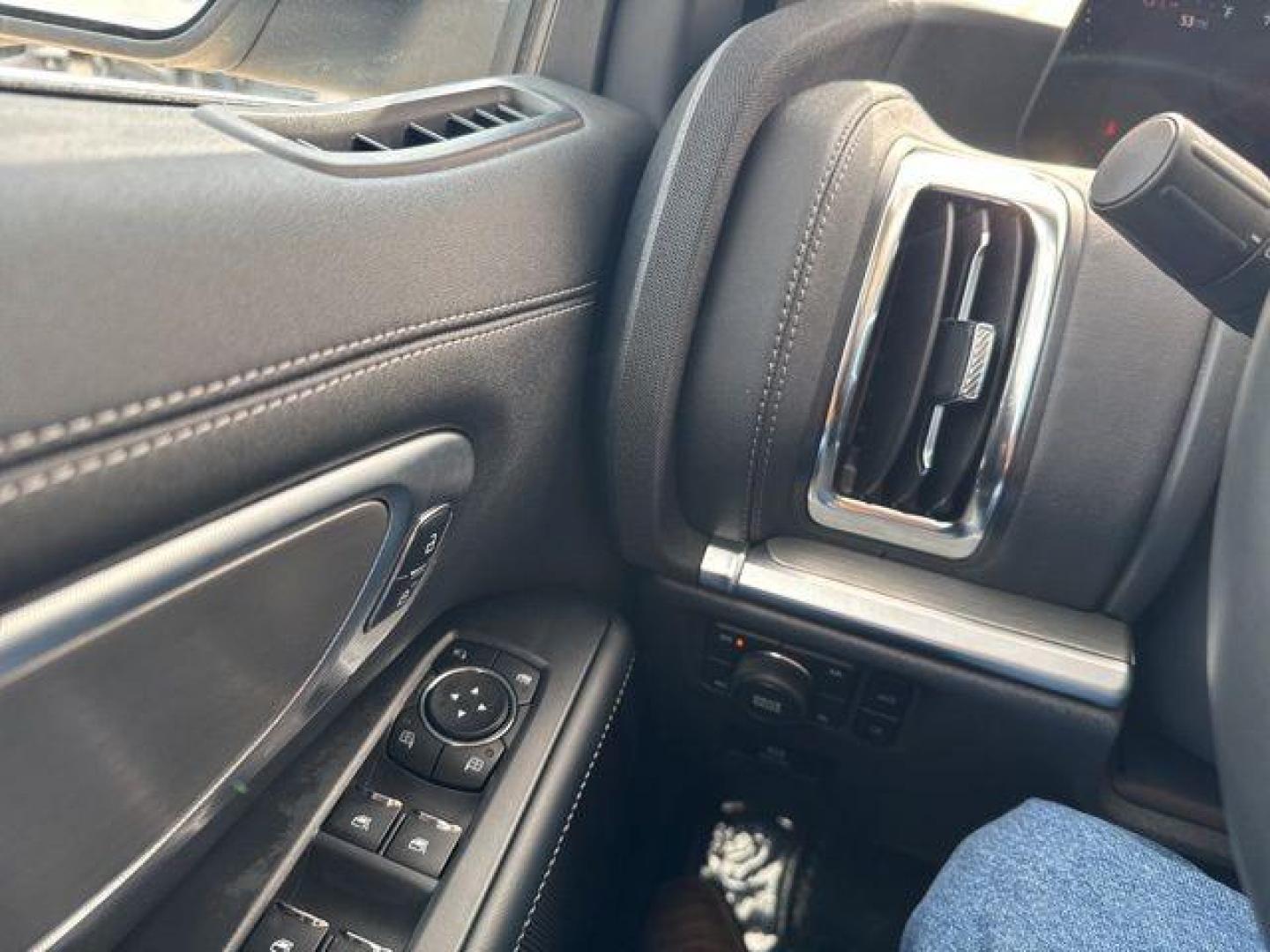 2025 Oxford White /Black Onyx Ford Expedition Platinum (1FMJU1M8XSE) with an EcoBoost 3.5L V6 GTDi DOHC 24V Twin Turbocharged engine, Automatic transmission, located at 1105 E Mulberry, Kaufman, TX, 75142, (972) 962-2151, 32.589550, -96.300926 - White / Oxford White 2025 Ford Expedition 4D Sport Utility Platinum 4WD 10-Speed Automatic EcoBoost 3.5L V6 GTDi DOHC 24V Twin Turbocharged 4WD. Priced below KBB Fair Purchase Price!<br><br><br>Please call Paul Murrey Ford Inc. In Kaufman Texas A Family Dealership Since 1952 Serving the Dallas Fort - Photo#20
