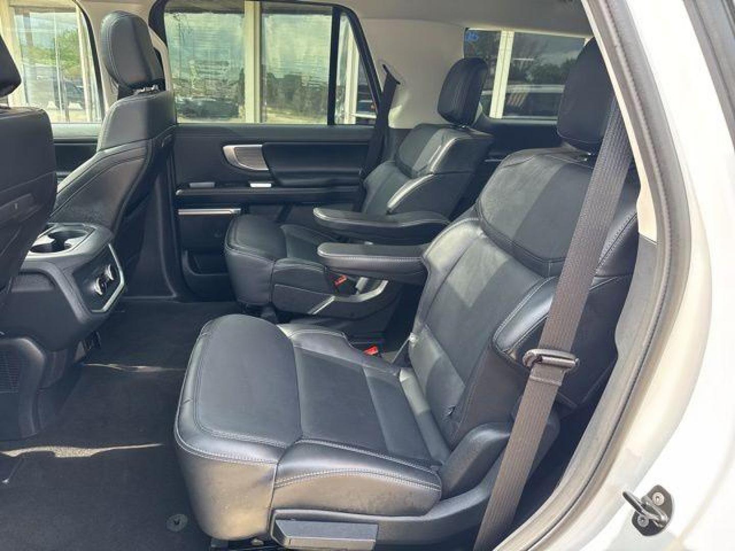 2025 Oxford White /Black Onyx Ford Expedition Platinum (1FMJU1M8XSE) with an EcoBoost 3.5L V6 GTDi DOHC 24V Twin Turbocharged engine, Automatic transmission, located at 1105 E Mulberry, Kaufman, TX, 75142, (972) 962-2151, 32.589550, -96.300926 - White / Oxford White 2025 Ford Expedition 4D Sport Utility Platinum 4WD 10-Speed Automatic EcoBoost 3.5L V6 GTDi DOHC 24V Twin Turbocharged 4WD. Priced below KBB Fair Purchase Price!<br><br><br>Please call Paul Murrey Ford Inc. In Kaufman Texas A Family Dealership Since 1952 Serving the Dallas Fort - Photo#22