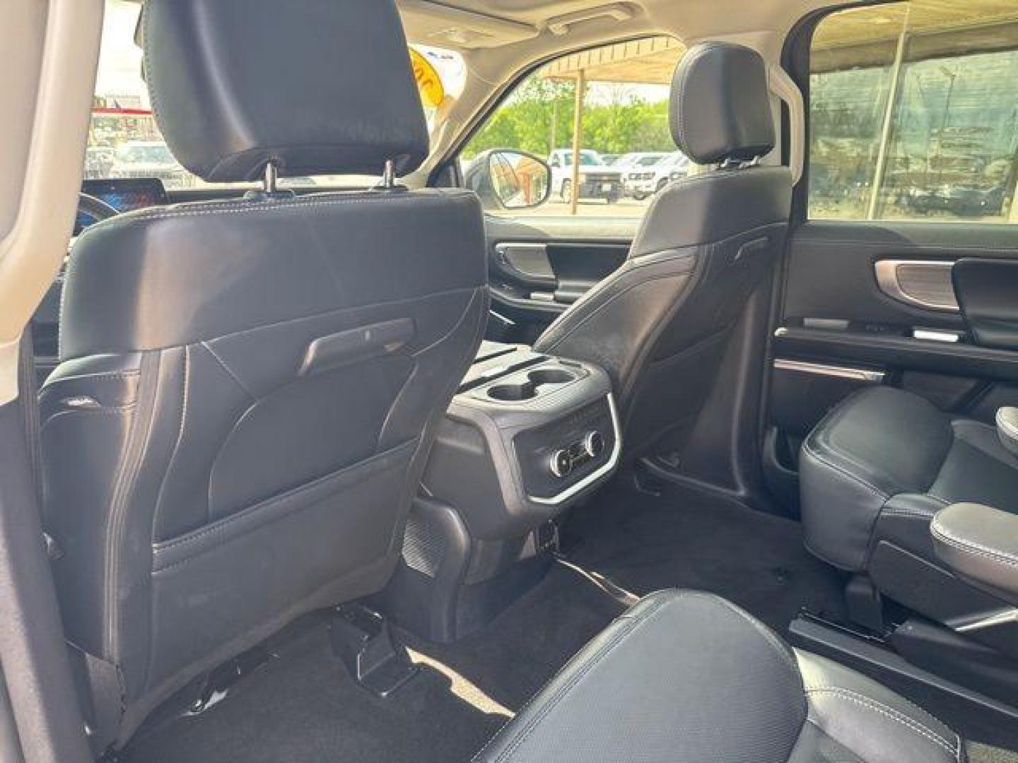 2025 Oxford White /Black Onyx Ford Expedition Platinum (1FMJU1M8XSE) with an EcoBoost 3.5L V6 GTDi DOHC 24V Twin Turbocharged engine, Automatic transmission, located at 1105 E Mulberry, Kaufman, TX, 75142, (972) 962-2151, 32.589550, -96.300926 - White / Oxford White 2025 Ford Expedition 4D Sport Utility Platinum 4WD 10-Speed Automatic EcoBoost 3.5L V6 GTDi DOHC 24V Twin Turbocharged 4WD. Priced below KBB Fair Purchase Price!<br><br><br>Please call Paul Murrey Ford Inc. In Kaufman Texas A Family Dealership Since 1952 Serving the Dallas Fort - Photo#23