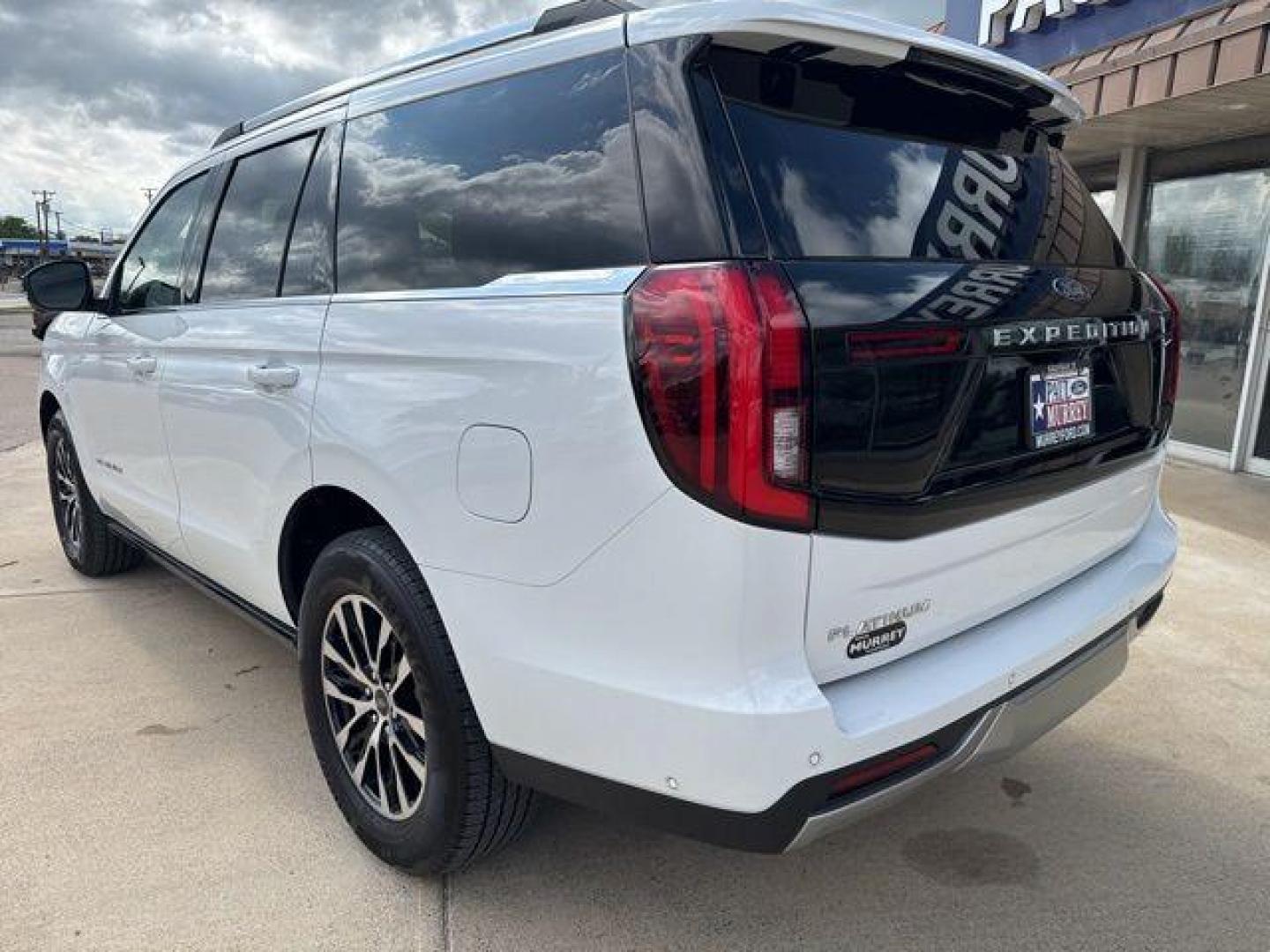 2025 Oxford White /Black Onyx Ford Expedition Platinum (1FMJU1M8XSE) with an EcoBoost 3.5L V6 GTDi DOHC 24V Twin Turbocharged engine, Automatic transmission, located at 1105 E Mulberry, Kaufman, TX, 75142, (972) 962-2151, 32.589550, -96.300926 - White / Oxford White 2025 Ford Expedition 4D Sport Utility Platinum 4WD 10-Speed Automatic EcoBoost 3.5L V6 GTDi DOHC 24V Twin Turbocharged 4WD. Priced below KBB Fair Purchase Price!<br><br><br>Please call Paul Murrey Ford Inc. In Kaufman Texas A Family Dealership Since 1952 Serving the Dallas Fort - Photo#28