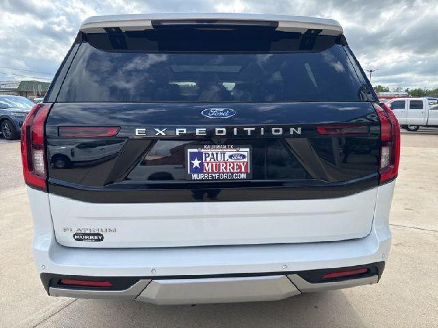 2025 Oxford White /Black Onyx Ford Expedition Platinum (1FMJU1M8XSE) with an EcoBoost 3.5L V6 GTDi DOHC 24V Twin Turbocharged engine, Automatic transmission, located at 1105 E Mulberry, Kaufman, TX, 75142, (972) 962-2151, 32.589550, -96.300926 - White / Oxford White 2025 Ford Expedition 4D Sport Utility Platinum 4WD 10-Speed Automatic EcoBoost 3.5L V6 GTDi DOHC 24V Twin Turbocharged 4WD. Priced below KBB Fair Purchase Price!<br><br><br>Please call Paul Murrey Ford Inc. In Kaufman Texas A Family Dealership Since 1952 Serving the Dallas Fort - Photo#29