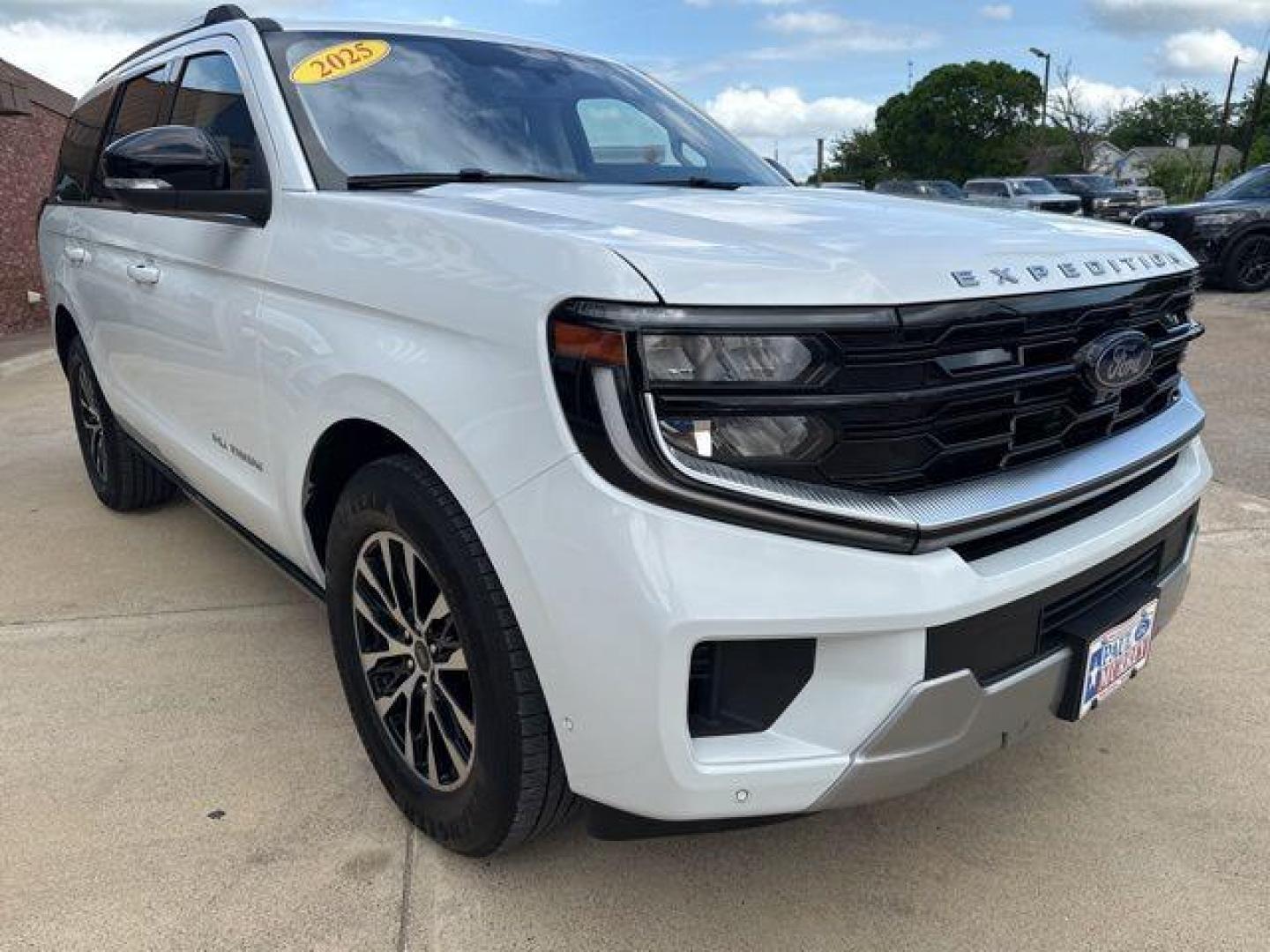 2025 Oxford White /Black Onyx Ford Expedition Platinum (1FMJU1M8XSE) with an EcoBoost 3.5L V6 GTDi DOHC 24V Twin Turbocharged engine, Automatic transmission, located at 1105 E Mulberry, Kaufman, TX, 75142, (972) 962-2151, 32.589550, -96.300926 - White / Oxford White 2025 Ford Expedition 4D Sport Utility Platinum 4WD 10-Speed Automatic EcoBoost 3.5L V6 GTDi DOHC 24V Twin Turbocharged 4WD. Priced below KBB Fair Purchase Price!<br><br><br>Please call Paul Murrey Ford Inc. In Kaufman Texas A Family Dealership Since 1952 Serving the Dallas Fort - Photo#41