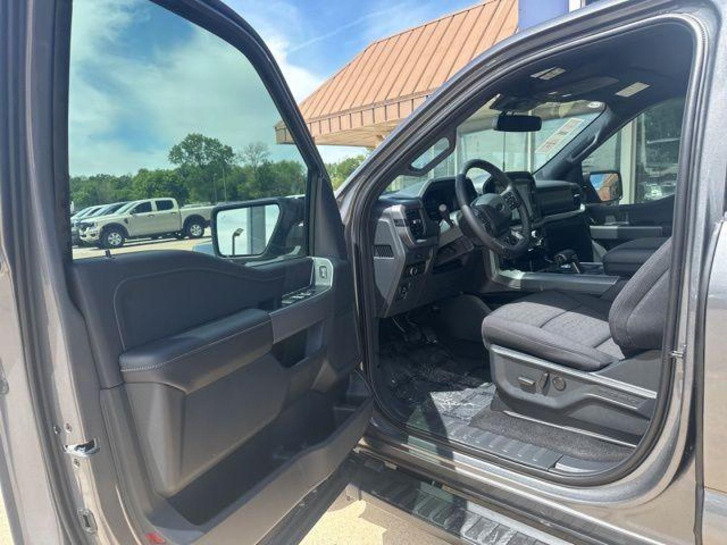 2026 Carbonized Gray Metallic /Black Ford F-150 XLT (1FTFW3L88TK) with an 3.5L V6 EcoBoost engine, Automatic transmission, located at 1105 E Mulberry, Kaufman, TX, 75142, (972) 962-2151, 32.589550, -96.300926 - Recent Arrival!<br><br>4WD.<br>Carbonized Gray Metallic 2026 Ford F-150 4D SuperCrew XLT 4WD 10-Speed Automatic 3.5L V6 EcoBoost 18/23 City/Highway MPG - Photo#5