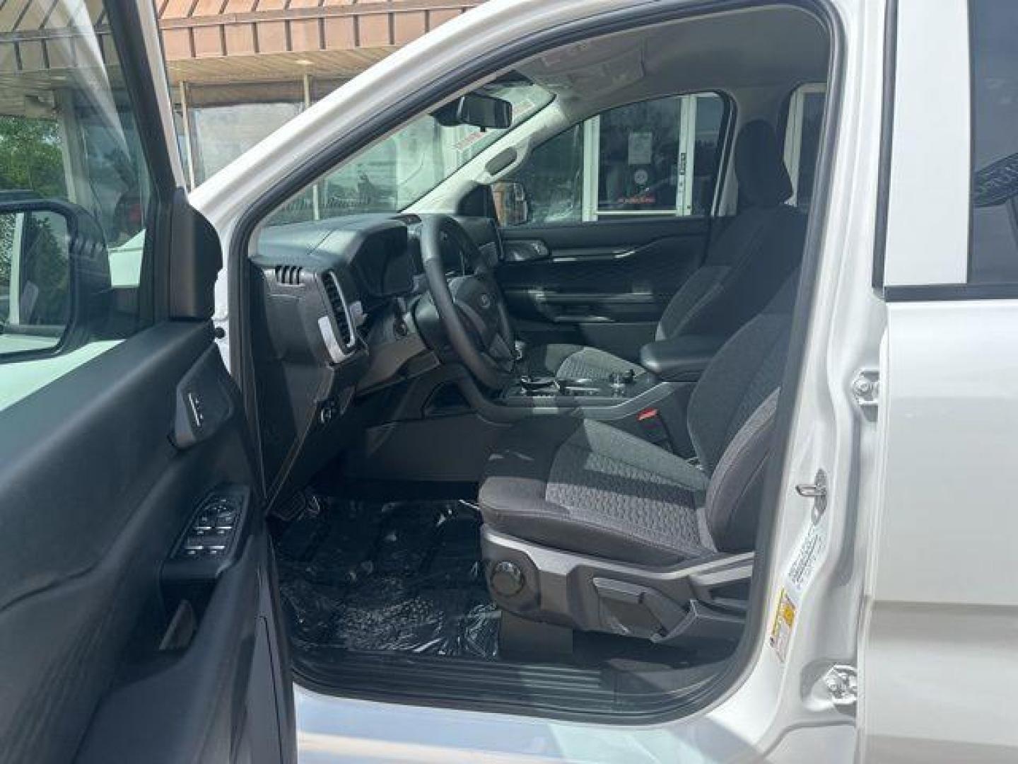 2026 Oxford White /Ebony Seats Ford Ranger XL (1FTER4PH0TL) with an EcoBoost 2.3L I4 GTDi DOHC Turbocharged VCT engine, Automatic transmission, located at 1105 E Mulberry, Kaufman, TX, 75142, (972) 962-2151, 32.589550, -96.300926 - Recent Arrival!<br><br>4WD.<br>White / Oxford White 2026 Ford Ranger 4D Crew Cab XL 4WD 10-Speed Automatic EcoBoost 2.3L I4 GTDi DOHC Turbocharged VCT 20/24 City/Highway MPG - Photo#6