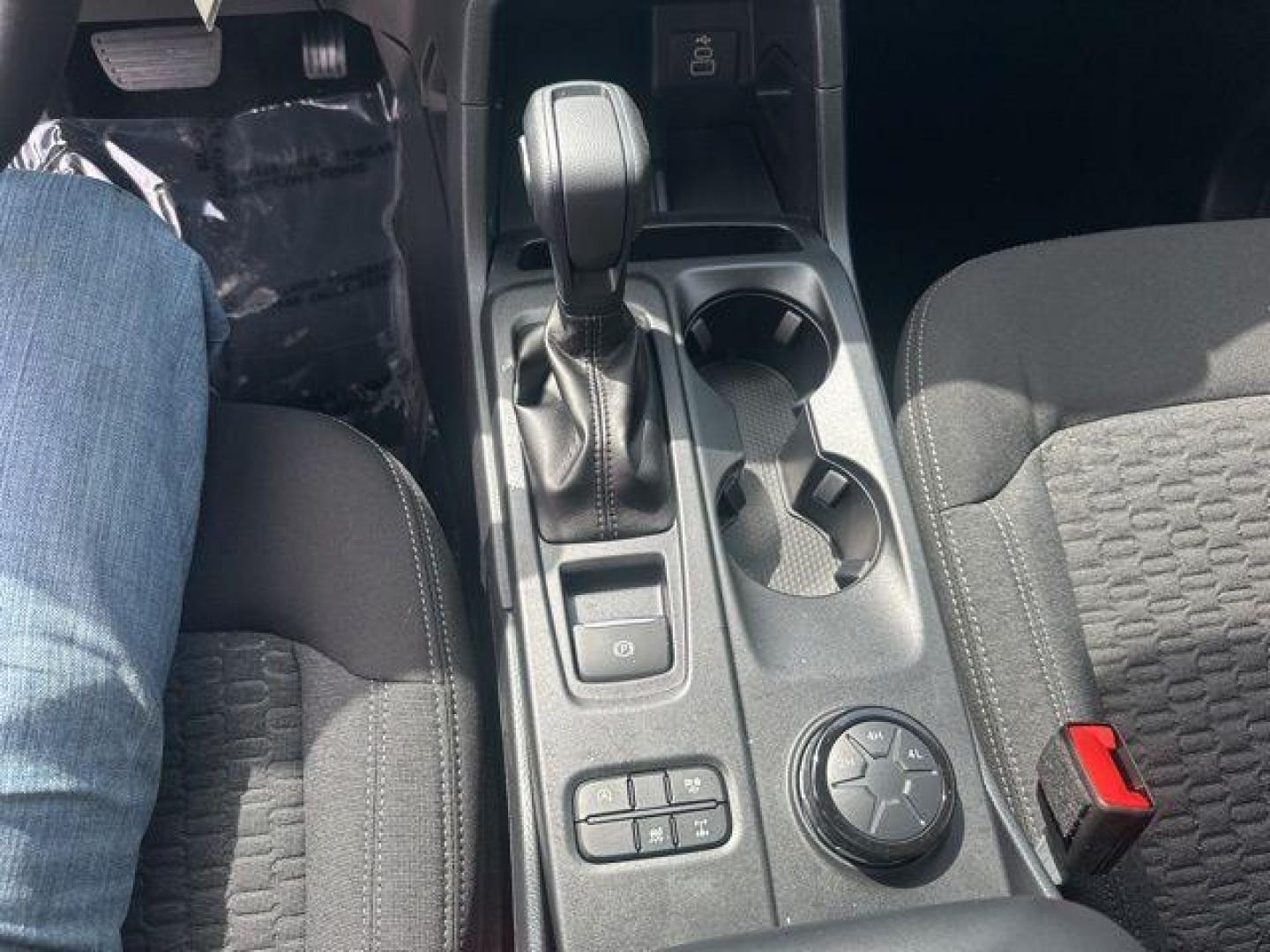 2026 Oxford White /Ebony Seats Ford Ranger XL (1FTER4PH0TL) with an EcoBoost 2.3L I4 GTDi DOHC Turbocharged VCT engine, Automatic transmission, located at 1105 E Mulberry, Kaufman, TX, 75142, (972) 962-2151, 32.589550, -96.300926 - 4WD.<br>White / Oxford White 2026 Ford Ranger 4D Crew Cab XL 4WD 10-Speed Automatic EcoBoost 2.3L I4 GTDi DOHC Turbocharged VCT 20/24 City/Highway MPG - Photo#9