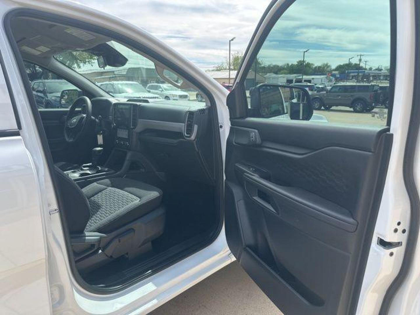 2026 Oxford White /Ebony Seats Ford Ranger XL (1FTER4PH0TL) with an EcoBoost 2.3L I4 GTDi DOHC Turbocharged VCT engine, Automatic transmission, located at 1105 E Mulberry, Kaufman, TX, 75142, (972) 962-2151, 32.589550, -96.300926 - 4WD.<br>White / Oxford White 2026 Ford Ranger 4D Crew Cab XL 4WD 10-Speed Automatic EcoBoost 2.3L I4 GTDi DOHC Turbocharged VCT 20/24 City/Highway MPG - Photo#14