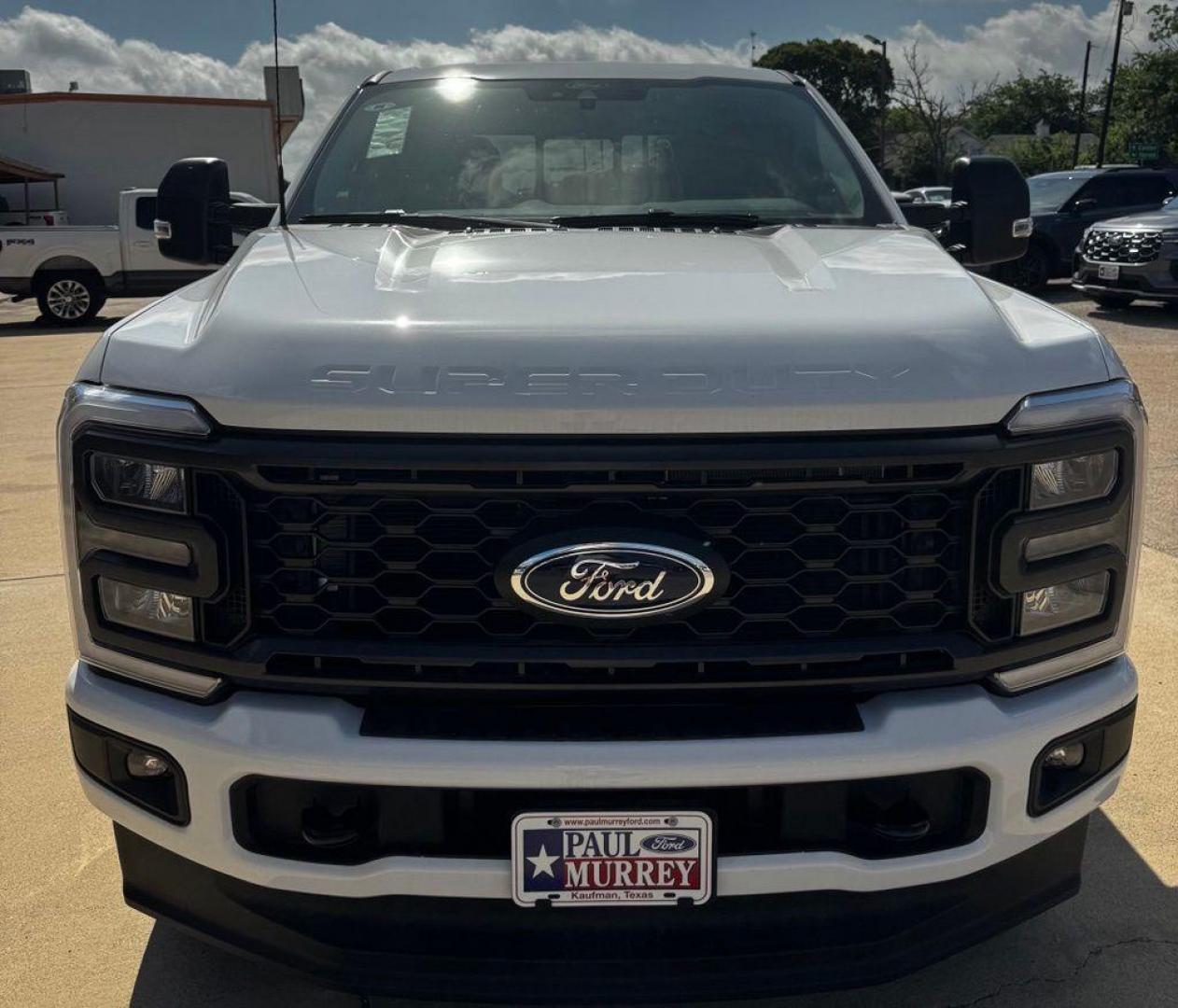 2026 Oxford White /Medium Dark Slate Ford F-250SD XL (1FT7W2BTXTE) with an Power Stroke 6.7L V8 DI 32V OHV Turbodiesel engine, Automatic transmission, located at 1105 E Mulberry, Kaufman, TX, 75142, (972) 962-2151, 32.589550, -96.300926 - $4,154 off MSRP!<br><br>4WD.<br>Oxford White 2026 Ford F-250SD 4D Crew Cab XL 4WD 10-Speed Automatic Power Stroke 6.7L V8 DI 32V OHV Turbodiesel Price includes: $1000 - Employee Pricing Retail Customer Cash. Exp. 07/06/2026 - Photo#1