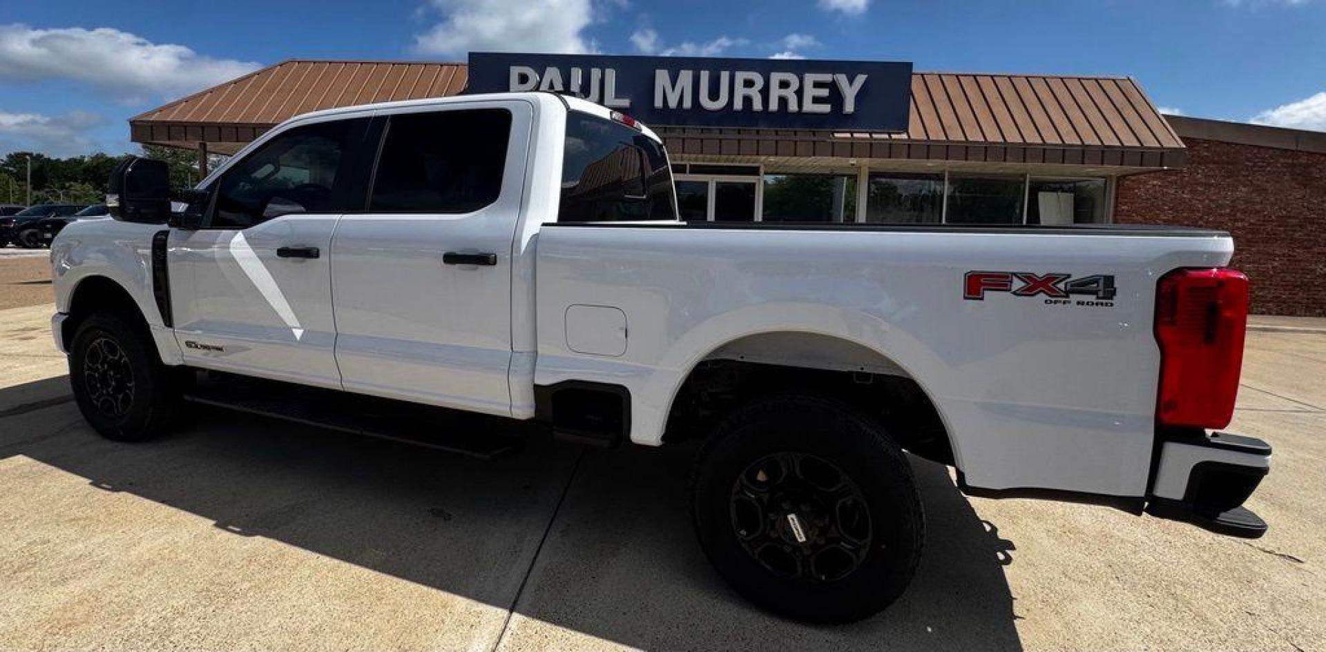 2026 Oxford White /Medium Dark Slate Ford F-250SD XL (1FT7W2BTXTE) with an Power Stroke 6.7L V8 DI 32V OHV Turbodiesel engine, Automatic transmission, located at 1105 E Mulberry, Kaufman, TX, 75142, (972) 962-2151, 32.589550, -96.300926 - $4,154 off MSRP!<br><br>4WD.<br>Oxford White 2026 Ford F-250SD 4D Crew Cab XL 4WD 10-Speed Automatic Power Stroke 6.7L V8 DI 32V OHV Turbodiesel Price includes: $1000 - Employee Pricing Retail Customer Cash. Exp. 07/06/2026 - Photo#3