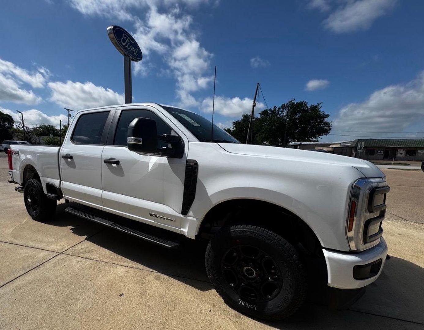 2026 Oxford White /Medium Dark Slate Ford F-250SD XL (1FT7W2BTXTE) with an Power Stroke 6.7L V8 DI 32V OHV Turbodiesel engine, Automatic transmission, located at 1105 E Mulberry, Kaufman, TX, 75142, (972) 962-2151, 32.589550, -96.300926 - $4,154 off MSRP!<br><br>4WD.<br>Oxford White 2026 Ford F-250SD 4D Crew Cab XL 4WD 10-Speed Automatic Power Stroke 6.7L V8 DI 32V OHV Turbodiesel Price includes: $1000 - Employee Pricing Retail Customer Cash. Exp. 07/06/2026 - Photo#8
