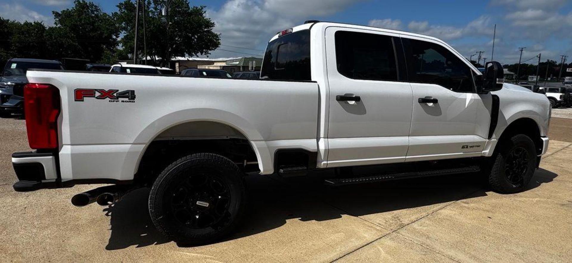 2026 Oxford White /Medium Dark Slate Ford F-250SD XL (1FT7W2BTXTE) with an Power Stroke 6.7L V8 DI 32V OHV Turbodiesel engine, Automatic transmission, located at 1105 E Mulberry, Kaufman, TX, 75142, (972) 962-2151, 32.589550, -96.300926 - $4,154 off MSRP!<br><br>4WD.<br>Oxford White 2026 Ford F-250SD 4D Crew Cab XL 4WD 10-Speed Automatic Power Stroke 6.7L V8 DI 32V OHV Turbodiesel Price includes: $1000 - Employee Pricing Retail Customer Cash. Exp. 07/06/2026 - Photo#9