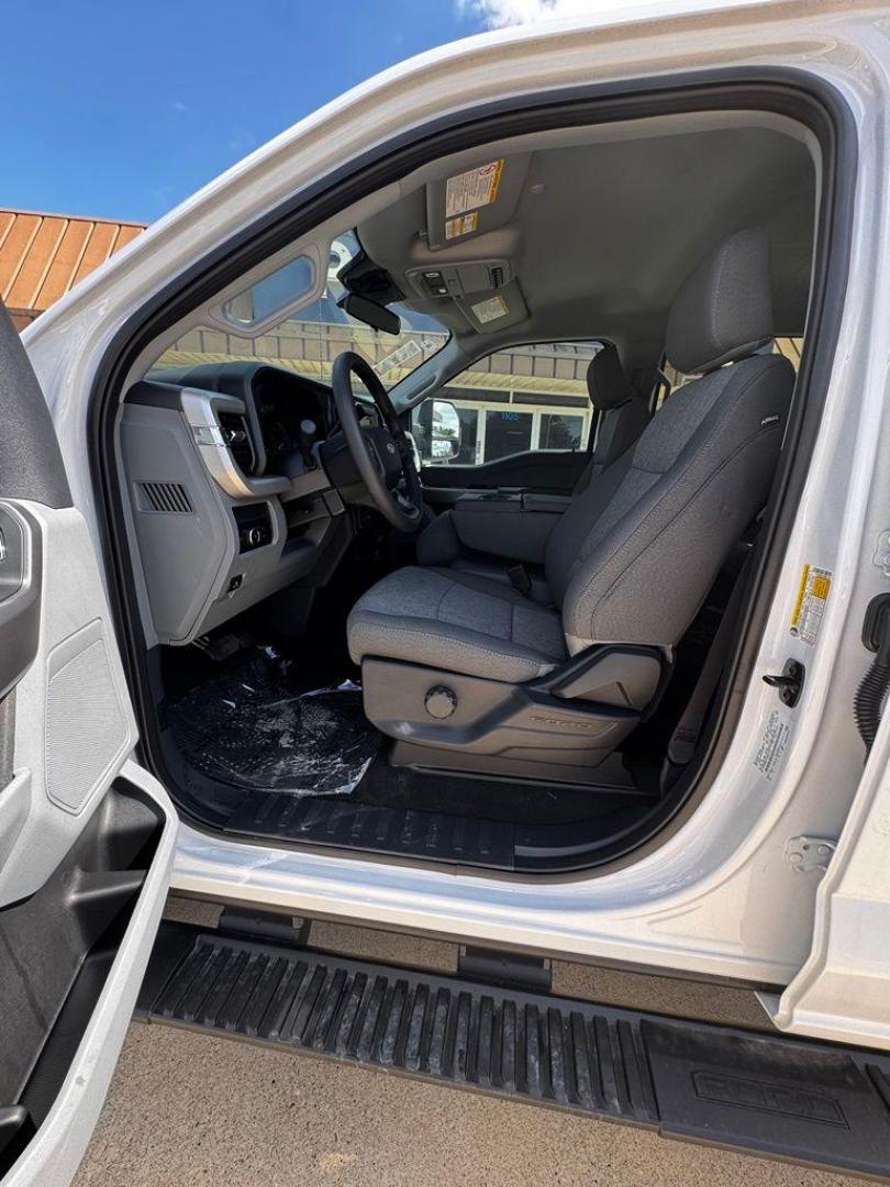 2026 Oxford White /Medium Dark Slate Ford F-250SD XL (1FT7W2BTXTE) with an Power Stroke 6.7L V8 DI 32V OHV Turbodiesel engine, Automatic transmission, located at 1105 E Mulberry, Kaufman, TX, 75142, (972) 962-2151, 32.589550, -96.300926 - $4,154 off MSRP!<br><br>4WD.<br>Oxford White 2026 Ford F-250SD 4D Crew Cab XL 4WD 10-Speed Automatic Power Stroke 6.7L V8 DI 32V OHV Turbodiesel Price includes: $1000 - Employee Pricing Retail Customer Cash. Exp. 07/06/2026 - Photo#11