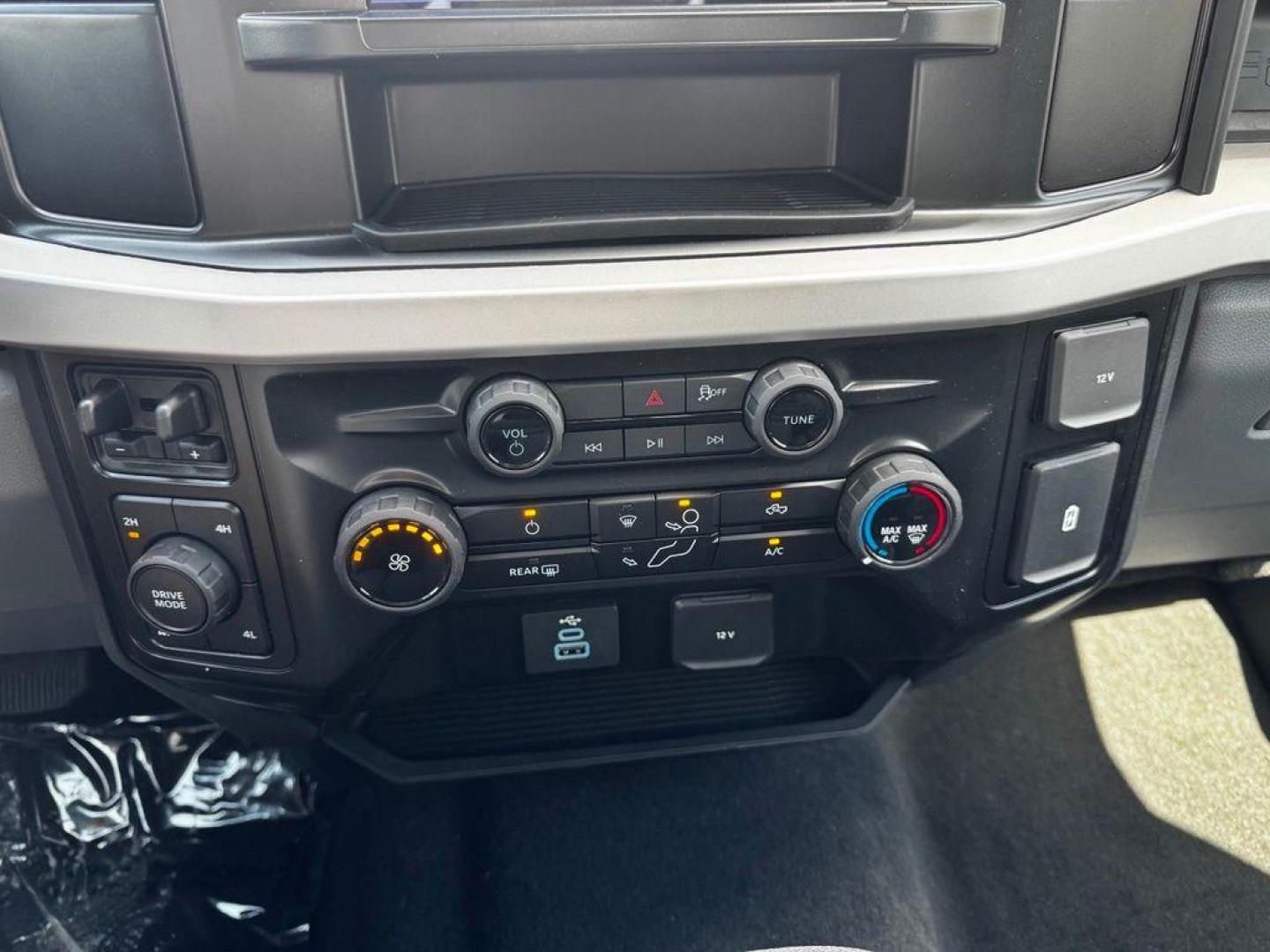2026 Oxford White /Medium Dark Slate Ford F-250SD XL (1FT7W2BTXTE) with an Power Stroke 6.7L V8 DI 32V OHV Turbodiesel engine, Automatic transmission, located at 1105 E Mulberry, Kaufman, TX, 75142, (972) 962-2151, 32.589550, -96.300926 - $4,154 off MSRP!<br><br>4WD.<br>Oxford White 2026 Ford F-250SD 4D Crew Cab XL 4WD 10-Speed Automatic Power Stroke 6.7L V8 DI 32V OHV Turbodiesel Price includes: $1000 - Employee Pricing Retail Customer Cash. Exp. 07/06/2026 - Photo#18