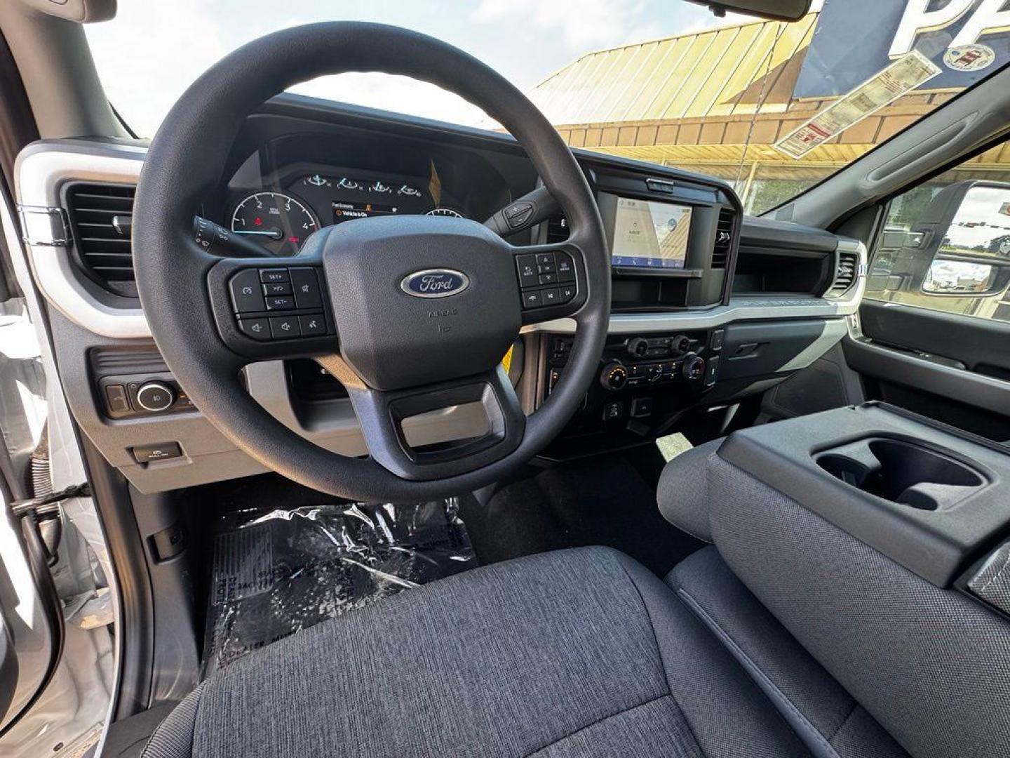 2026 Oxford White /Medium Dark Slate Ford F-250SD XL (1FT7W2BTXTE) with an Power Stroke 6.7L V8 DI 32V OHV Turbodiesel engine, Automatic transmission, located at 1105 E Mulberry, Kaufman, TX, 75142, (972) 962-2151, 32.589550, -96.300926 - $4,154 off MSRP!<br><br>4WD.<br>Oxford White 2026 Ford F-250SD 4D Crew Cab XL 4WD 10-Speed Automatic Power Stroke 6.7L V8 DI 32V OHV Turbodiesel Price includes: $1000 - Employee Pricing Retail Customer Cash. Exp. 07/06/2026 - Photo#30