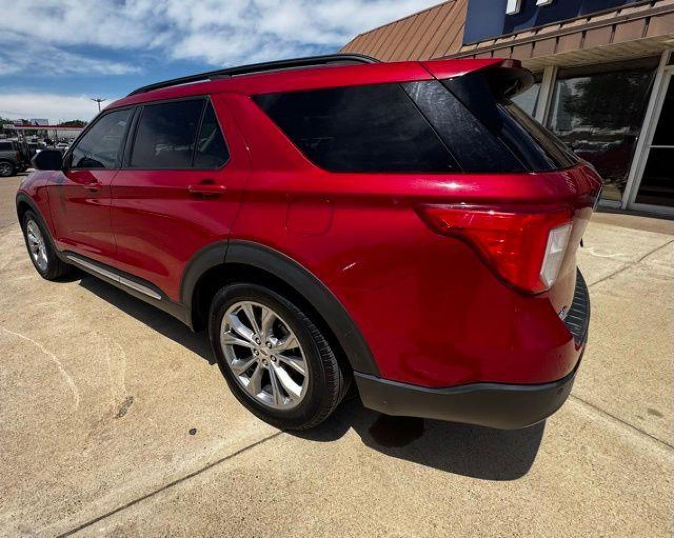 2022 Red Metallic /Sandstone Ford Explorer XLT (1FMSK7DH9NG) with an 2.3L EcoBoost I-4 engine, Automatic transmission, located at 1105 E Mulberry, Kaufman, TX, 75142, (972) 962-2151, 32.589550, -96.300926 - Red Metallic 2022 Ford Explorer 4D Sport Utility XLT RWD 10-Speed Automatic 2.3L EcoBoost I-4<br><br><br>Odometer is 5501 miles below market average! 21/28 City/Highway MPG<br><br><br>Please call Paul Murrey Ford Inc. In Kaufman Texas A Family Dealership Since 1952 Serving the Dallas Fort Worth and - Photo#3