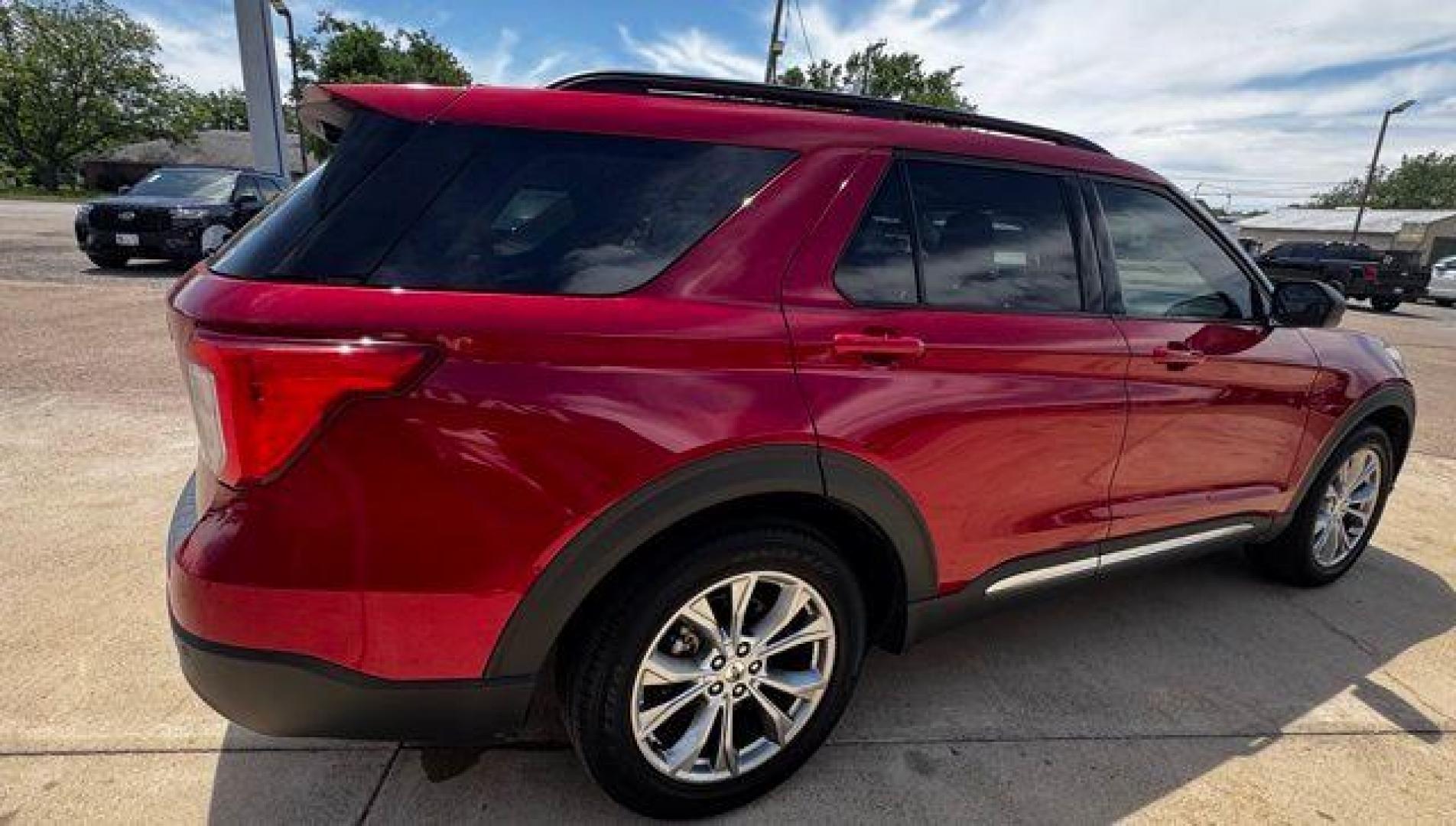 2022 Red Metallic /Sandstone Ford Explorer XLT (1FMSK7DH9NG) with an 2.3L EcoBoost I-4 engine, Automatic transmission, located at 1105 E Mulberry, Kaufman, TX, 75142, (972) 962-2151, 32.589550, -96.300926 - Red Metallic 2022 Ford Explorer 4D Sport Utility XLT RWD 10-Speed Automatic 2.3L EcoBoost I-4<br><br><br>Odometer is 5501 miles below market average! 21/28 City/Highway MPG<br><br><br>Please call Paul Murrey Ford Inc. In Kaufman Texas A Family Dealership Since 1952 Serving the Dallas Fort Worth and - Photo#5