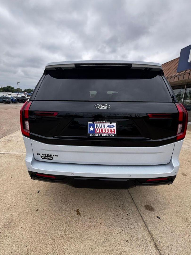 2026 Space Silver Metallic /Black Ford Expedition Platinum (1FMJU1M89TE) with an EcoBoost 3.5L V6 GTDi DOHC 24V Twin Turbocharged engine, Automatic transmission, located at 1105 E Mulberry, Kaufman, TX, 75142, (972) 962-2151, 32.589550, -96.300926 - 4WD.<br>Space Silver Metallic 2026 Ford Expedition 4D Sport Utility Platinum 4WD 10-Speed Automatic EcoBoost 3.5L V6 GTDi DOHC 24V Twin Turbocharged - Photo#4