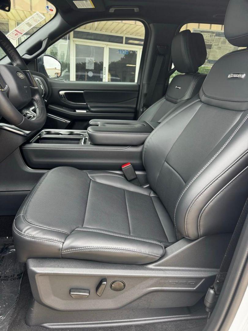 2026 Space Silver Metallic /Black Ford Expedition Platinum (1FMJU1M89TE) with an EcoBoost 3.5L V6 GTDi DOHC 24V Twin Turbocharged engine, Automatic transmission, located at 1105 E Mulberry, Kaufman, TX, 75142, (972) 962-2151, 32.589550, -96.300926 - 4WD.<br>Space Silver Metallic 2026 Ford Expedition 4D Sport Utility Platinum 4WD 10-Speed Automatic EcoBoost 3.5L V6 GTDi DOHC 24V Twin Turbocharged - Photo#6