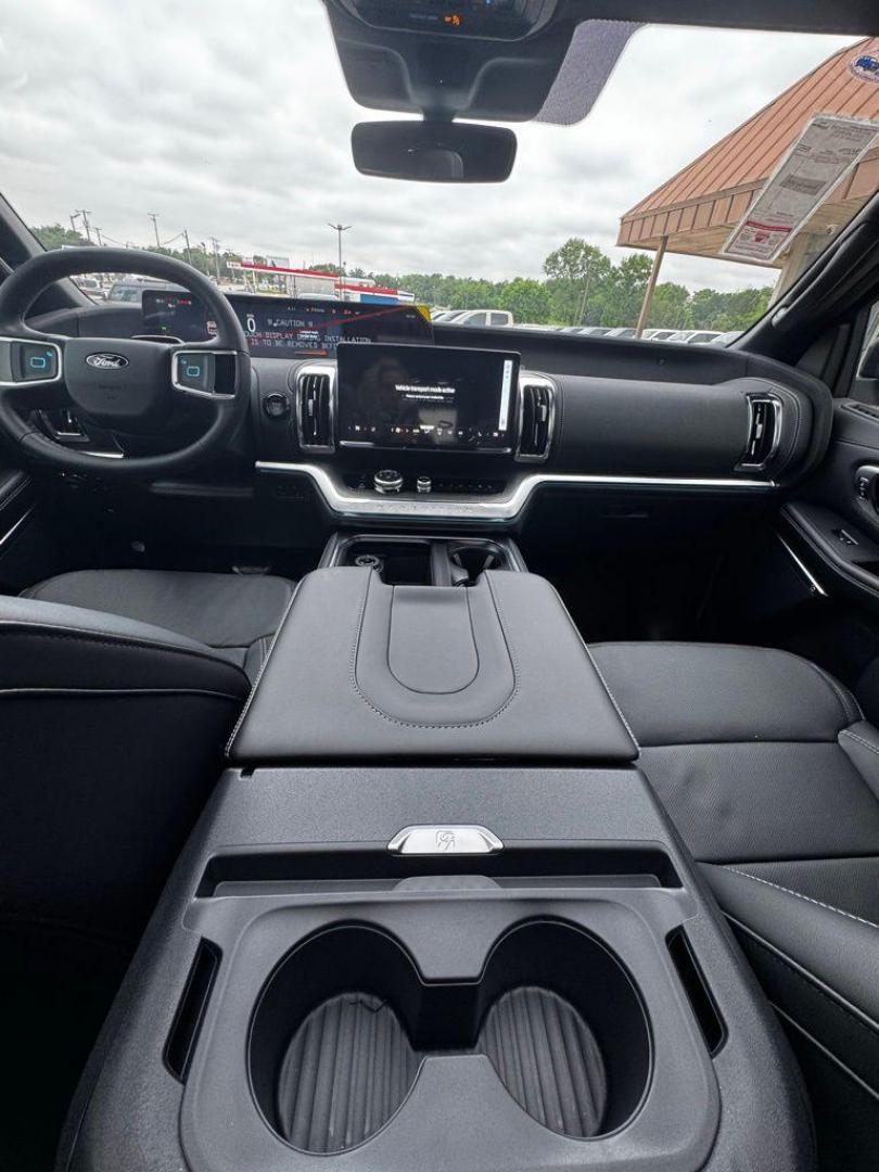2026 Space Silver Metallic /Black Ford Expedition Platinum (1FMJU1M89TE) with an EcoBoost 3.5L V6 GTDi DOHC 24V Twin Turbocharged engine, Automatic transmission, located at 1105 E Mulberry, Kaufman, TX, 75142, (972) 962-2151, 32.589550, -96.300926 - 4WD.<br>Space Silver Metallic 2026 Ford Expedition 4D Sport Utility Platinum 4WD 10-Speed Automatic EcoBoost 3.5L V6 GTDi DOHC 24V Twin Turbocharged - Photo#19