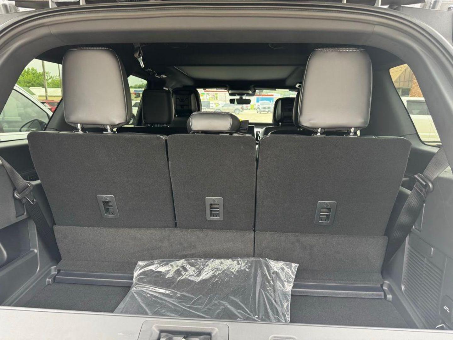 2026 Space Silver Metallic /Black Ford Expedition Platinum (1FMJU1M89TE) with an EcoBoost 3.5L V6 GTDi DOHC 24V Twin Turbocharged engine, Automatic transmission, located at 1105 E Mulberry, Kaufman, TX, 75142, (972) 962-2151, 32.589550, -96.300926 - 4WD.<br>Space Silver Metallic 2026 Ford Expedition 4D Sport Utility Platinum 4WD 10-Speed Automatic EcoBoost 3.5L V6 GTDi DOHC 24V Twin Turbocharged - Photo#25