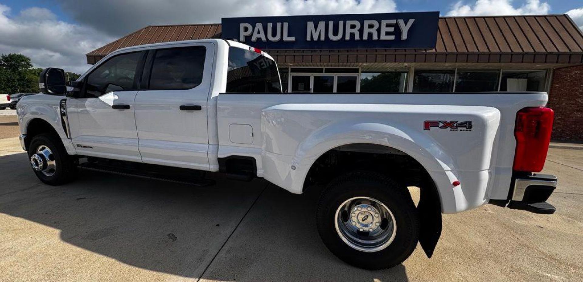 2026 Oxford White /Medium Dark Slate Ford F-350SD XLT (1FT8W3DT1TE) with an Power Stroke 6.7L V8 DI 32V OHV Turbodiesel engine, Automatic transmission, located at 1105 E Mulberry, Kaufman, TX, 75142, (972) 962-2151, 32.589550, -96.300926 - $3,252 off MSRP!<br><br>4WD.<br>White / Oxford White 2026 Ford F-350SD 4D Crew Cab XLT DRW 4WD 10-Speed Automatic Power Stroke 6.7L V8 DI 32V OHV Turbodiesel - Photo#2