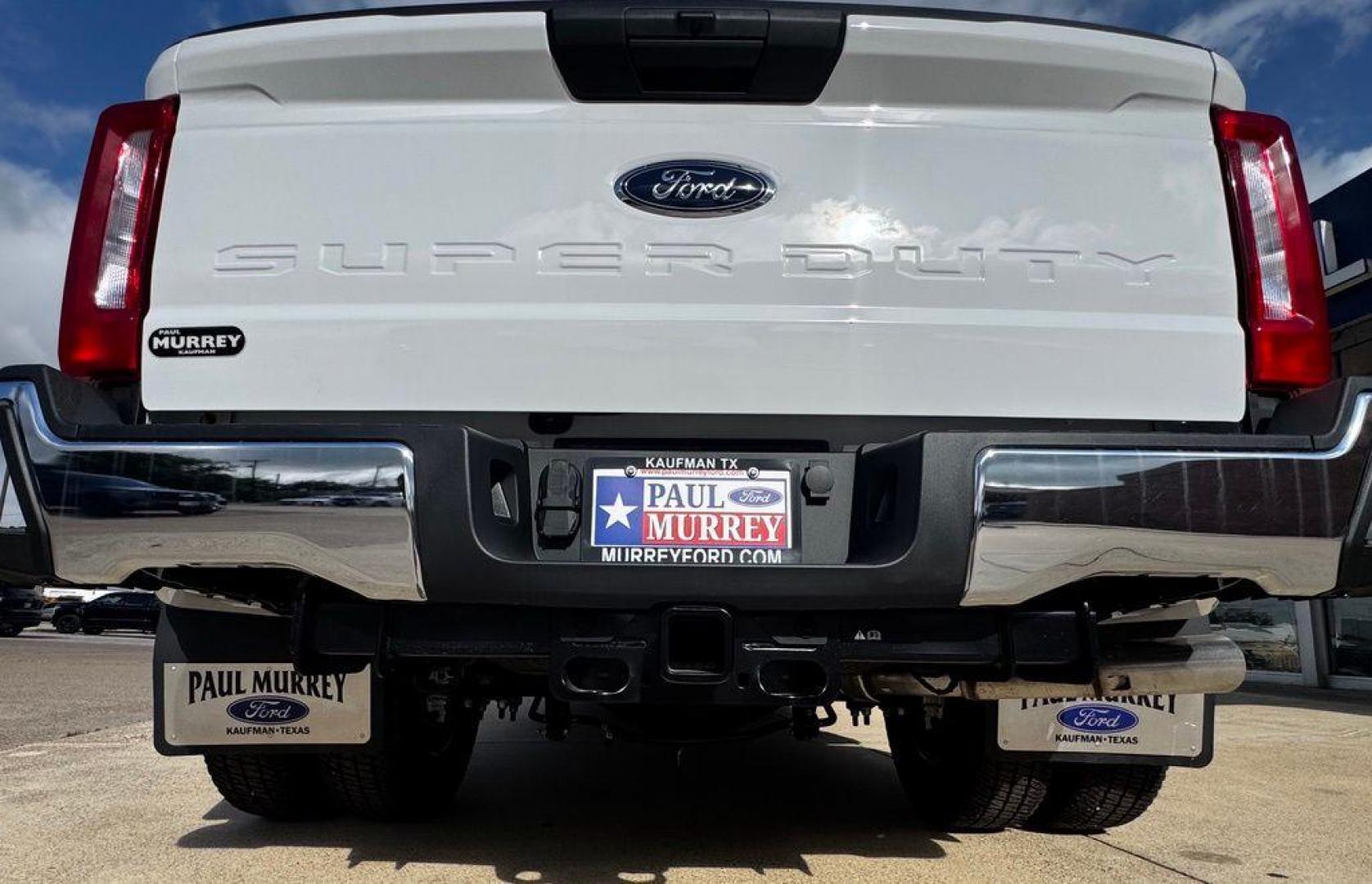 2026 Oxford White /Medium Dark Slate Ford F-350SD XLT (1FT8W3DT1TE) with an Power Stroke 6.7L V8 DI 32V OHV Turbodiesel engine, Automatic transmission, located at 1105 E Mulberry, Kaufman, TX, 75142, (972) 962-2151, 32.589550, -96.300926 - $3,252 off MSRP!<br><br>4WD.<br>White / Oxford White 2026 Ford F-350SD 4D Crew Cab XLT DRW 4WD 10-Speed Automatic Power Stroke 6.7L V8 DI 32V OHV Turbodiesel - Photo#6