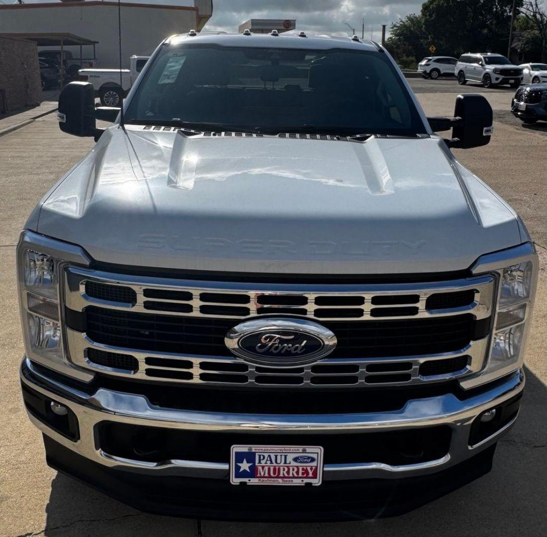 2026 Oxford White /Medium Dark Slate Ford F-350SD XLT (1FT8W3DT1TE) with an Power Stroke 6.7L V8 DI 32V OHV Turbodiesel engine, Automatic transmission, located at 1105 E Mulberry, Kaufman, TX, 75142, (972) 962-2151, 32.589550, -96.300926 - $3,252 off MSRP!<br><br>4WD.<br>White / Oxford White 2026 Ford F-350SD 4D Crew Cab XLT DRW 4WD 10-Speed Automatic Power Stroke 6.7L V8 DI 32V OHV Turbodiesel - Photo#12