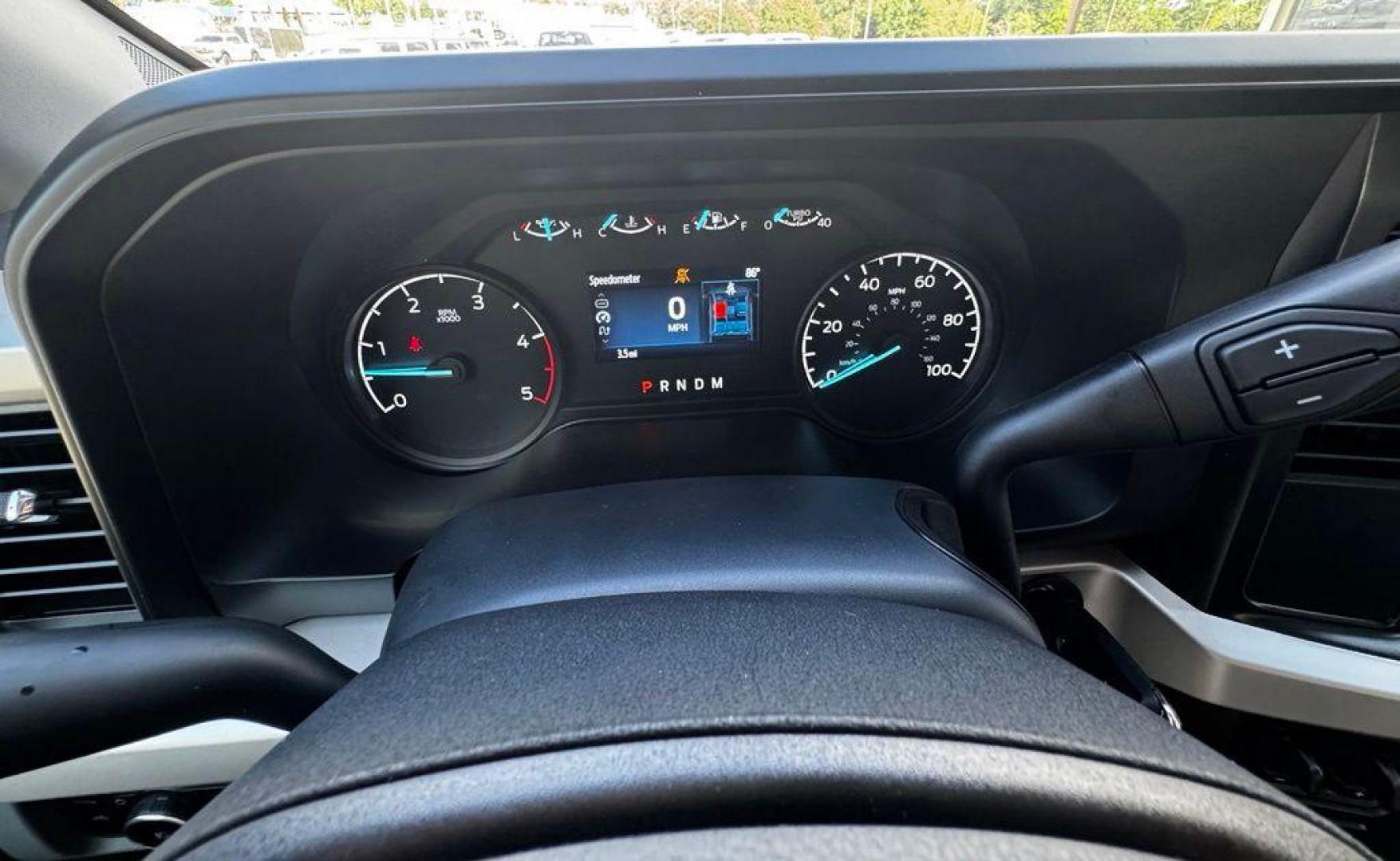 2026 Oxford White /Medium Dark Slate Ford F-350SD XLT (1FT8W3DT1TE) with an Power Stroke 6.7L V8 DI 32V OHV Turbodiesel engine, Automatic transmission, located at 1105 E Mulberry, Kaufman, TX, 75142, (972) 962-2151, 32.589550, -96.300926 - $3,252 off MSRP!<br><br>4WD.<br>White / Oxford White 2026 Ford F-350SD 4D Crew Cab XLT DRW 4WD 10-Speed Automatic Power Stroke 6.7L V8 DI 32V OHV Turbodiesel - Photo#16