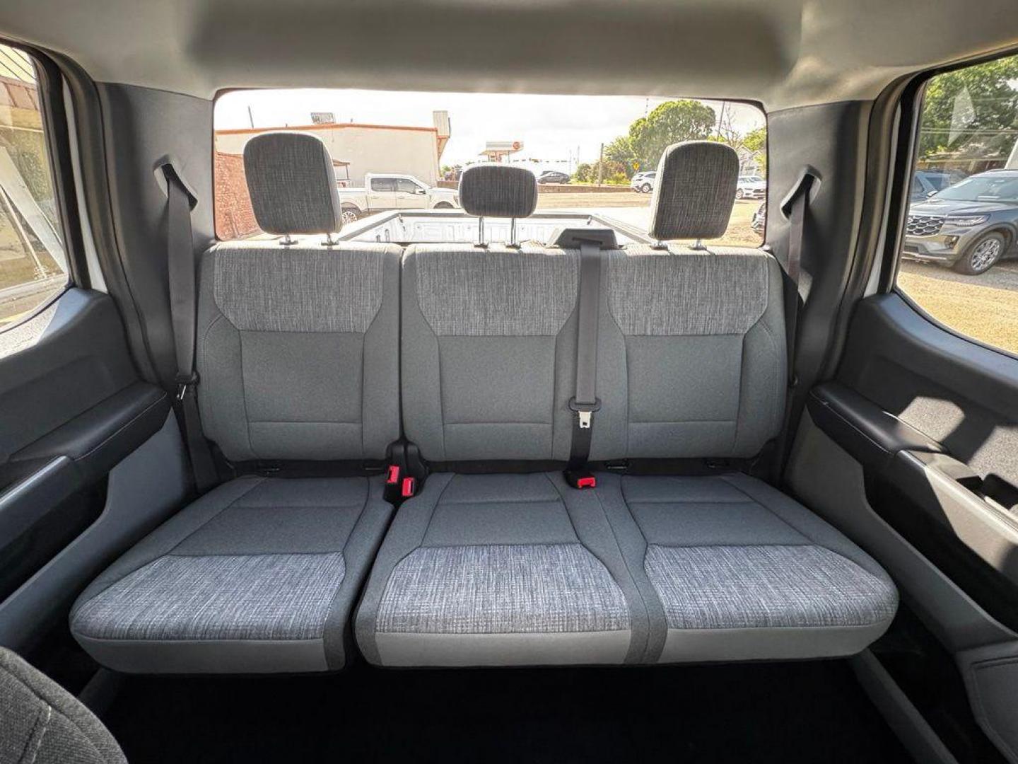 2026 Oxford White /Medium Dark Slate Ford F-350SD XLT (1FT8W3DT1TE) with an Power Stroke 6.7L V8 DI 32V OHV Turbodiesel engine, Automatic transmission, located at 1105 E Mulberry, Kaufman, TX, 75142, (972) 962-2151, 32.589550, -96.300926 - $3,252 off MSRP!<br><br>4WD.<br>White / Oxford White 2026 Ford F-350SD 4D Crew Cab XLT DRW 4WD 10-Speed Automatic Power Stroke 6.7L V8 DI 32V OHV Turbodiesel - Photo#21