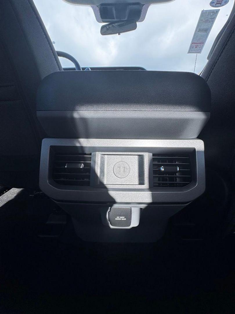 2026 Oxford White /Medium Dark Slate Ford F-350SD XLT (1FT8W3DT1TE) with an Power Stroke 6.7L V8 DI 32V OHV Turbodiesel engine, Automatic transmission, located at 1105 E Mulberry, Kaufman, TX, 75142, (972) 962-2151, 32.589550, -96.300926 - $3,252 off MSRP!<br><br>4WD.<br>White / Oxford White 2026 Ford F-350SD 4D Crew Cab XLT DRW 4WD 10-Speed Automatic Power Stroke 6.7L V8 DI 32V OHV Turbodiesel - Photo#22