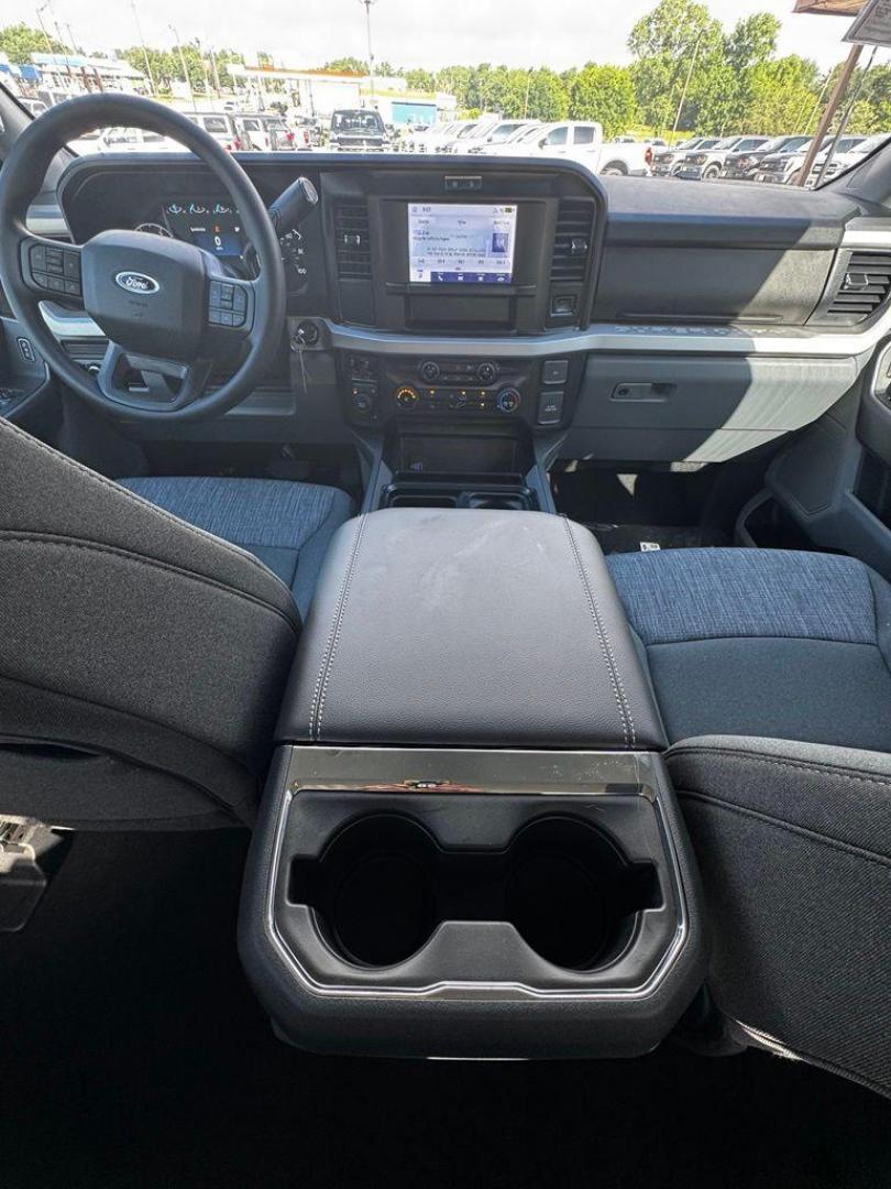 2026 Oxford White /Medium Dark Slate Ford F-350SD XLT (1FT8W3DT1TE) with an Power Stroke 6.7L V8 DI 32V OHV Turbodiesel engine, Automatic transmission, located at 1105 E Mulberry, Kaufman, TX, 75142, (972) 962-2151, 32.589550, -96.300926 - $3,252 off MSRP!<br><br>4WD.<br>White / Oxford White 2026 Ford F-350SD 4D Crew Cab XLT DRW 4WD 10-Speed Automatic Power Stroke 6.7L V8 DI 32V OHV Turbodiesel - Photo#23