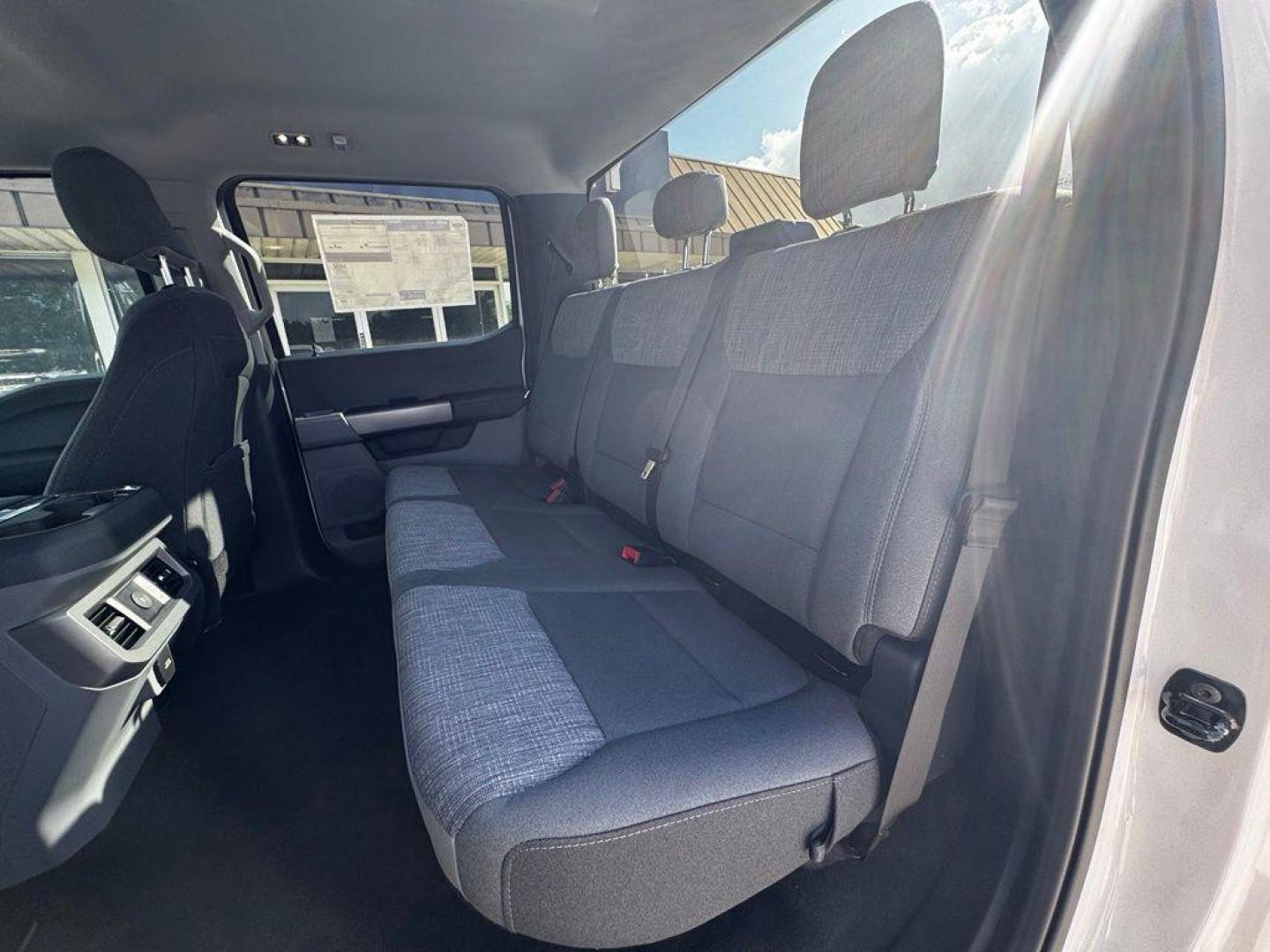 2026 Oxford White /Medium Dark Slate Ford F-350SD XLT (1FT8W3DT1TE) with an Power Stroke 6.7L V8 DI 32V OHV Turbodiesel engine, Automatic transmission, located at 1105 E Mulberry, Kaufman, TX, 75142, (972) 962-2151, 32.589550, -96.300926 - $3,252 off MSRP!<br><br>4WD.<br>White / Oxford White 2026 Ford F-350SD 4D Crew Cab XLT DRW 4WD 10-Speed Automatic Power Stroke 6.7L V8 DI 32V OHV Turbodiesel - Photo#26