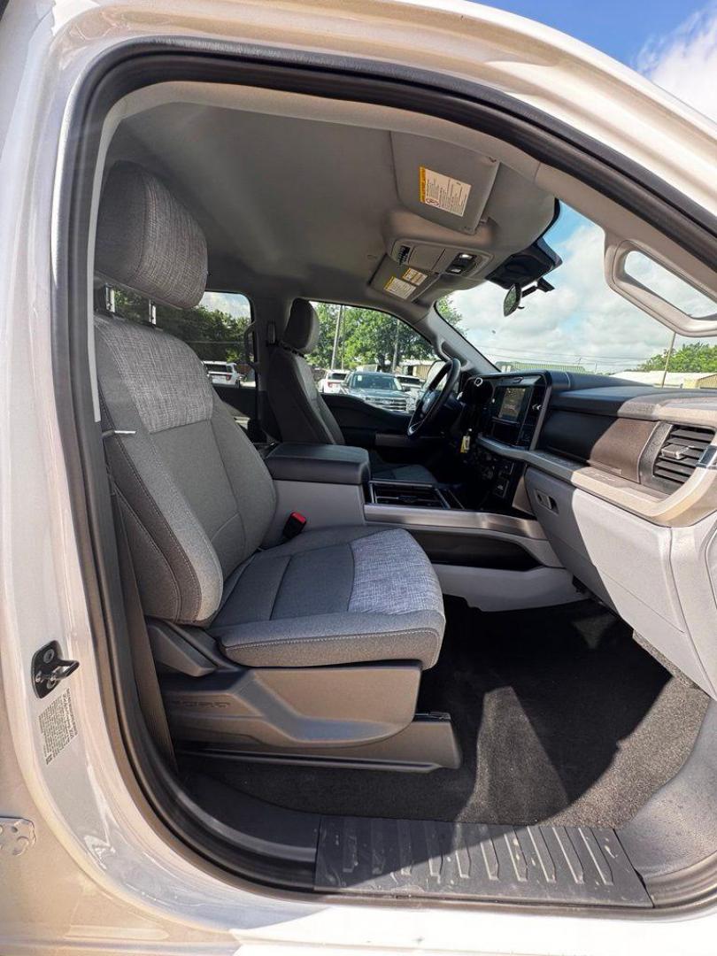 2026 Oxford White /Medium Dark Slate Ford F-350SD XLT (1FT8W3DT1TE) with an Power Stroke 6.7L V8 DI 32V OHV Turbodiesel engine, Automatic transmission, located at 1105 E Mulberry, Kaufman, TX, 75142, (972) 962-2151, 32.589550, -96.300926 - $3,252 off MSRP!<br><br>4WD.<br>White / Oxford White 2026 Ford F-350SD 4D Crew Cab XLT DRW 4WD 10-Speed Automatic Power Stroke 6.7L V8 DI 32V OHV Turbodiesel - Photo#29