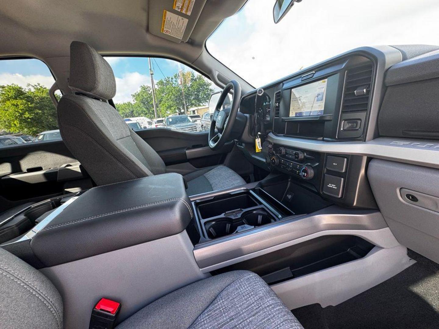 2026 Oxford White /Medium Dark Slate Ford F-350SD XLT (1FT8W3DT1TE) with an Power Stroke 6.7L V8 DI 32V OHV Turbodiesel engine, Automatic transmission, located at 1105 E Mulberry, Kaufman, TX, 75142, (972) 962-2151, 32.589550, -96.300926 - $3,252 off MSRP!<br><br>4WD.<br>White / Oxford White 2026 Ford F-350SD 4D Crew Cab XLT DRW 4WD 10-Speed Automatic Power Stroke 6.7L V8 DI 32V OHV Turbodiesel - Photo#30