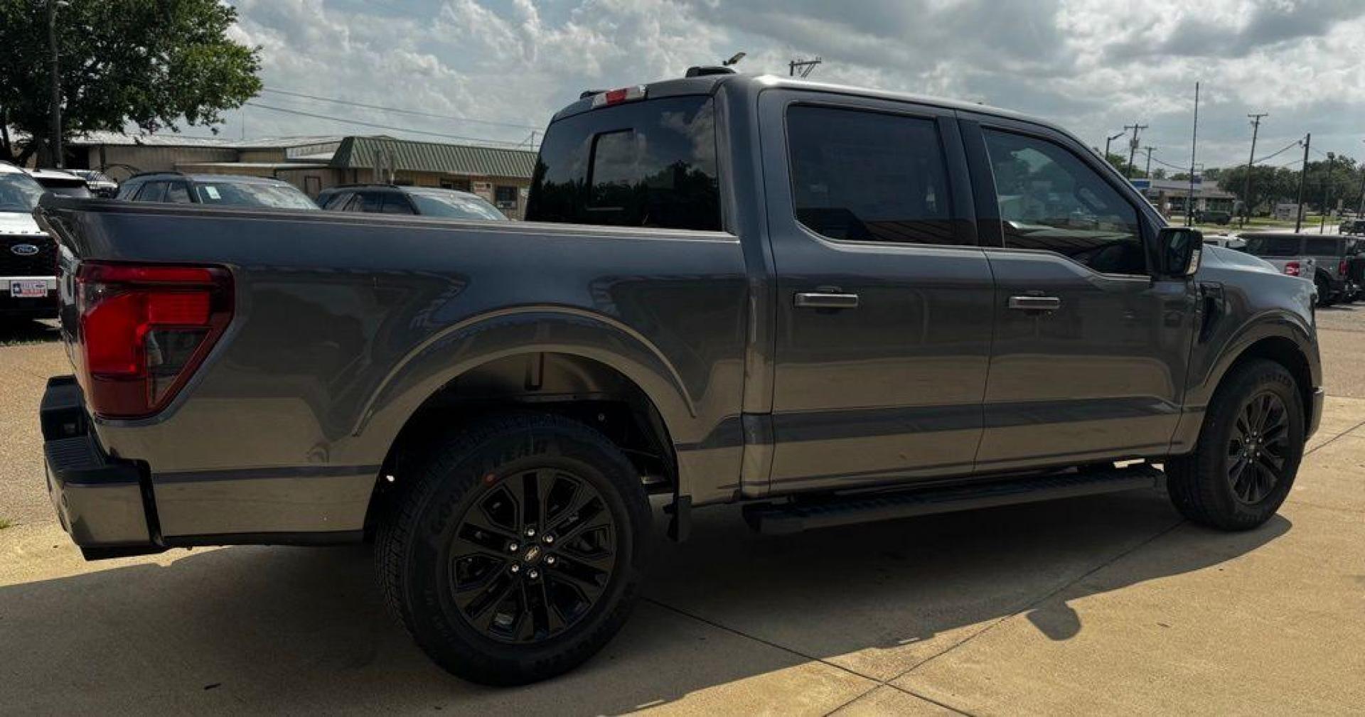 2026 Gray /Black Ford F-150 XLT (1FTEW3K55TF) with an 5.0L V8 engine, Automatic transmission, located at 1105 E Mulberry, Kaufman, TX, 75142, (972) 962-2151, 32.589550, -96.300926 - $1,500 off MSRP!<br><br><br>Gray 2026 Ford F-150 4D SuperCrew XLT RWD 10-Speed Automatic 5.0L V8 17/25 City/Highway MPG Price includes: $1500 - Employee Pricing Retail Customer Cash. Exp. 07/06/2026 - Photo#4