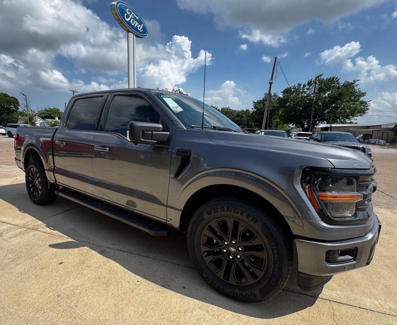 2026 Gray /Black Ford F-150 XLT (1FTEW3K55TF) with an 5.0L V8 engine, Automatic transmission, located at 1105 E Mulberry, Kaufman, TX, 75142, (972) 962-2151, 32.589550, -96.300926 - $1,500 off MSRP!<br><br><br>Gray 2026 Ford F-150 4D SuperCrew XLT RWD 10-Speed Automatic 5.0L V8 17/25 City/Highway MPG Price includes: $1500 - Employee Pricing Retail Customer Cash. Exp. 07/06/2026 - Photo#7