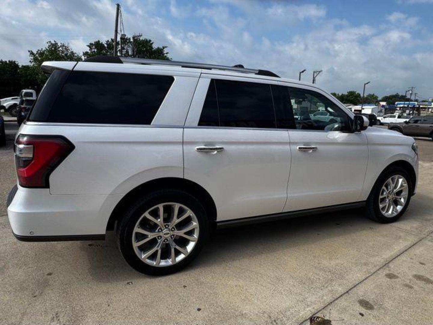 2019 White Platinum Clearcoat Metallic /Ebony Ford Expedition Limited (1FMJU1KT2KE) with an EcoBoost 3.5L V6 GTDi DOHC 24V Twin Turbocharged engine, Automatic transmission, located at 1105 E Mulberry, Kaufman, TX, 75142, (972) 962-2151, 32.589550, -96.300926 - White Platinum Clearcoat Metallic 2019 Ford Expedition 4D Sport Utility Limited RWD 10-Speed Automatic EcoBoost 3.5L V6 GTDi DOHC 24V Twin Turbocharged Power Running Boards. Priced below KBB Fair Purchase Price!<br><br><br>Recent Arrival! Odometer is 2910 miles below market average!<br><br>Awards:<b - Photo#1