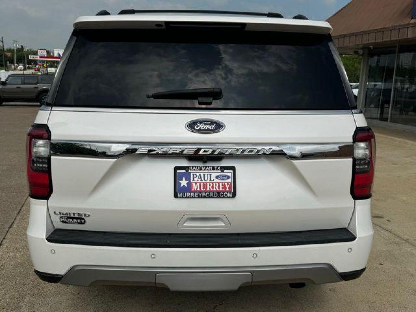2019 White Platinum Clearcoat Metallic /Ebony Ford Expedition Limited (1FMJU1KT2KE) with an EcoBoost 3.5L V6 GTDi DOHC 24V Twin Turbocharged engine, Automatic transmission, located at 1105 E Mulberry, Kaufman, TX, 75142, (972) 962-2151, 32.589550, -96.300926 - White Platinum Clearcoat Metallic 2019 Ford Expedition 4D Sport Utility Limited RWD 10-Speed Automatic EcoBoost 3.5L V6 GTDi DOHC 24V Twin Turbocharged Power Running Boards. Priced below KBB Fair Purchase Price!<br><br><br>Recent Arrival! Odometer is 2910 miles below market average!<br><br>Awards:<b - Photo#6