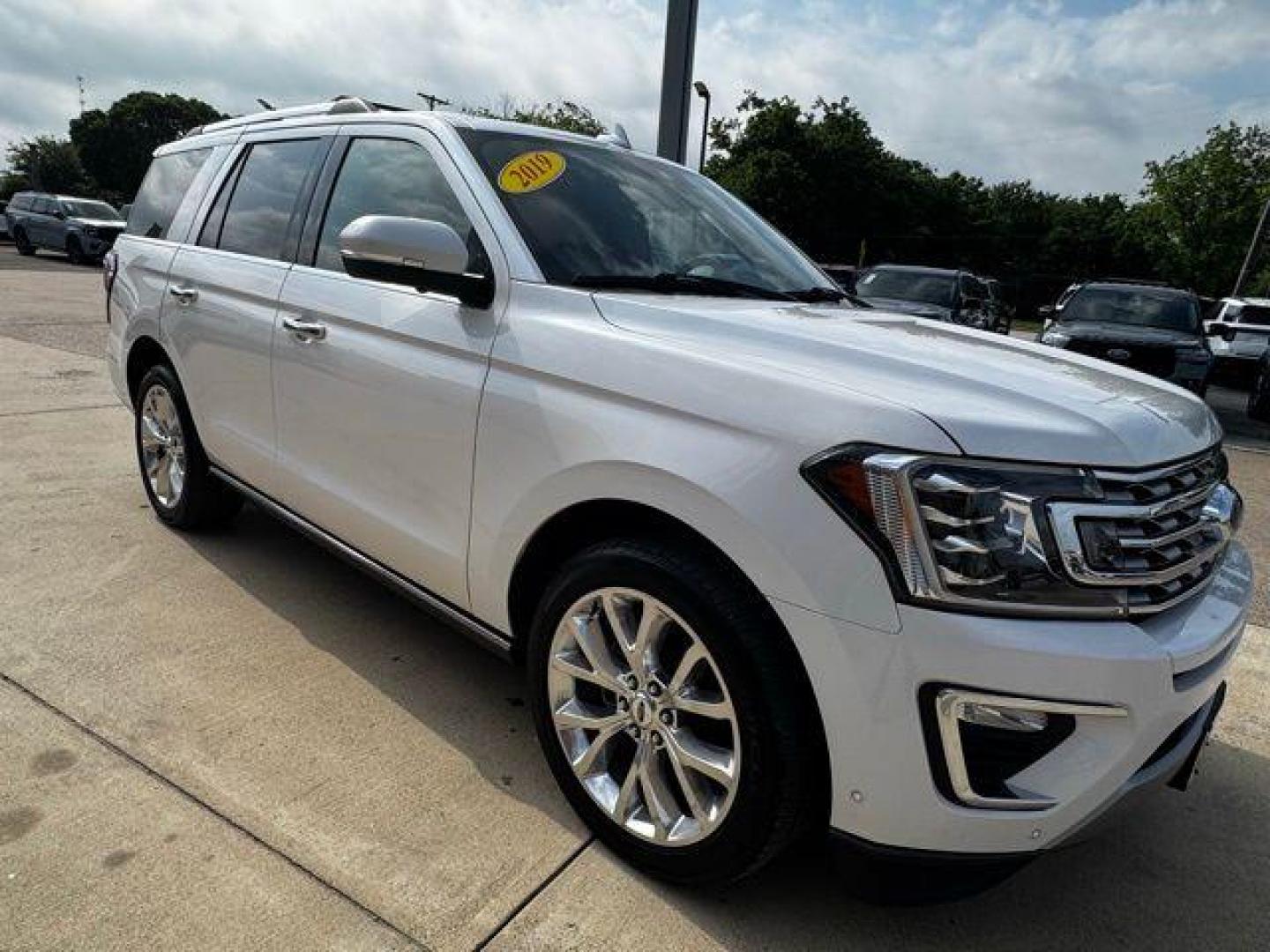 2019 White Platinum Clearcoat Metallic /Ebony Ford Expedition Limited (1FMJU1KT2KE) with an EcoBoost 3.5L V6 GTDi DOHC 24V Twin Turbocharged engine, Automatic transmission, located at 1105 E Mulberry, Kaufman, TX, 75142, (972) 962-2151, 32.589550, -96.300926 - White Platinum Clearcoat Metallic 2019 Ford Expedition 4D Sport Utility Limited RWD 10-Speed Automatic EcoBoost 3.5L V6 GTDi DOHC 24V Twin Turbocharged Power Running Boards, One Owner. Priced below KBB Fair Purchase Price!<br><br><br>Odometer is 14015 miles below market average!<br><br>Awards:<br> - Photo#2