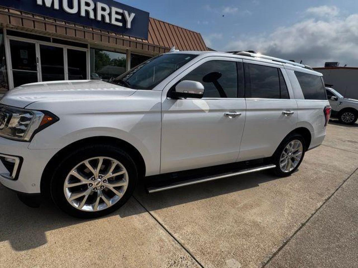 2019 White Platinum Clearcoat Metallic /Ebony Ford Expedition Limited (1FMJU1KT2KE) with an EcoBoost 3.5L V6 GTDi DOHC 24V Twin Turbocharged engine, Automatic transmission, located at 1105 E Mulberry, Kaufman, TX, 75142, (972) 962-2151, 32.589550, -96.300926 - White Platinum Clearcoat Metallic 2019 Ford Expedition 4D Sport Utility Limited RWD 10-Speed Automatic EcoBoost 3.5L V6 GTDi DOHC 24V Twin Turbocharged Power Running Boards, One Owner. Priced below KBB Fair Purchase Price!<br><br><br>Odometer is 14015 miles below market average!<br><br>Awards:<br> - Photo#3