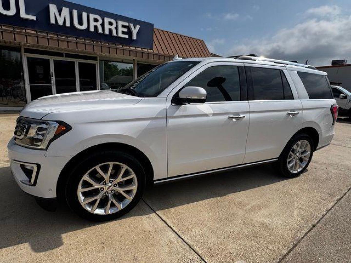 2019 White Platinum Clearcoat Metallic /Ebony Ford Expedition Limited (1FMJU1KT2KE) with an EcoBoost 3.5L V6 GTDi DOHC 24V Twin Turbocharged engine, Automatic transmission, located at 1105 E Mulberry, Kaufman, TX, 75142, (972) 962-2151, 32.589550, -96.300926 - White Platinum Clearcoat Metallic 2019 Ford Expedition 4D Sport Utility Limited RWD 10-Speed Automatic EcoBoost 3.5L V6 GTDi DOHC 24V Twin Turbocharged Power Running Boards, One Owner. Priced below KBB Fair Purchase Price!<br><br><br>Odometer is 14015 miles below market average!<br><br>Awards:<br> - Photo#4