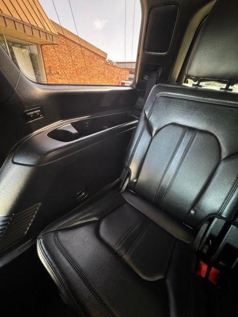 2019 White Platinum Clearcoat Metallic /Ebony Ford Expedition Limited (1FMJU1KT2KE) with an EcoBoost 3.5L V6 GTDi DOHC 24V Twin Turbocharged engine, Automatic transmission, located at 1105 E Mulberry, Kaufman, TX, 75142, (972) 962-2151, 32.589550, -96.300926 - White Platinum Clearcoat Metallic 2019 Ford Expedition 4D Sport Utility Limited RWD 10-Speed Automatic EcoBoost 3.5L V6 GTDi DOHC 24V Twin Turbocharged Power Running Boards, One Owner. Priced below KBB Fair Purchase Price!<br><br><br>Odometer is 14015 miles below market average!<br><br>Awards:<br> - Photo#25