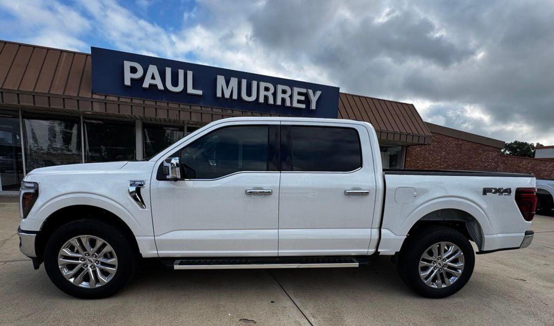 2026 White Metallic /Black/Medium Dark Slate Ford F-150 Lariat (1FTFW5L58TF) with an 5.0L V8 engine, Automatic transmission, located at 1105 E Mulberry, Kaufman, TX, 75142, (972) 962-2151, 32.589550, -96.300926 - $1,500 off MSRP!<br><br>4WD.<br>White Metallic 2026 Ford F-150 4D SuperCrew Lariat 4WD 10-Speed Automatic 5.0L V8 17/22 City/Highway MPG Price includes: $1500 - Employee Pricing Retail Customer Cash. Exp. 07/06/2026 - Photo#0
