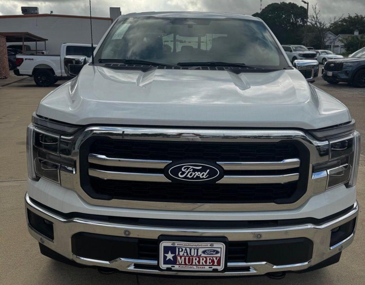 2026 White Metallic /Black/Medium Dark Slate Ford F-150 Lariat (1FTFW5L58TF) with an 5.0L V8 engine, Automatic transmission, located at 1105 E Mulberry, Kaufman, TX, 75142, (972) 962-2151, 32.589550, -96.300926 - $1,500 off MSRP!<br><br>4WD.<br>White Metallic 2026 Ford F-150 4D SuperCrew Lariat 4WD 10-Speed Automatic 5.0L V8 17/22 City/Highway MPG Price includes: $1500 - Employee Pricing Retail Customer Cash. Exp. 07/06/2026 - Photo#3