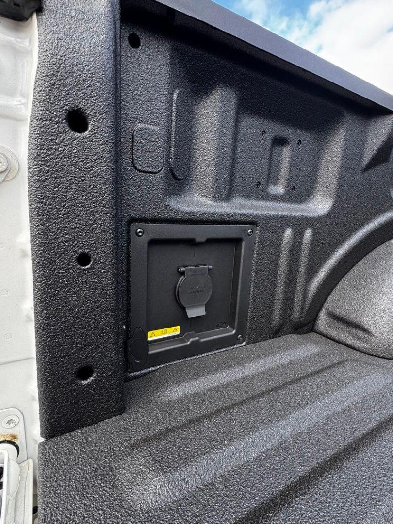 2026 White Metallic /Black/Medium Dark Slate Ford F-150 Lariat (1FTFW5L58TF) with an 5.0L V8 engine, Automatic transmission, located at 1105 E Mulberry, Kaufman, TX, 75142, (972) 962-2151, 32.589550, -96.300926 - $1,500 off MSRP!<br><br>4WD.<br>White Metallic 2026 Ford F-150 4D SuperCrew Lariat 4WD 10-Speed Automatic 5.0L V8 17/22 City/Highway MPG Price includes: $1500 - Employee Pricing Retail Customer Cash. Exp. 07/06/2026 - Photo#6