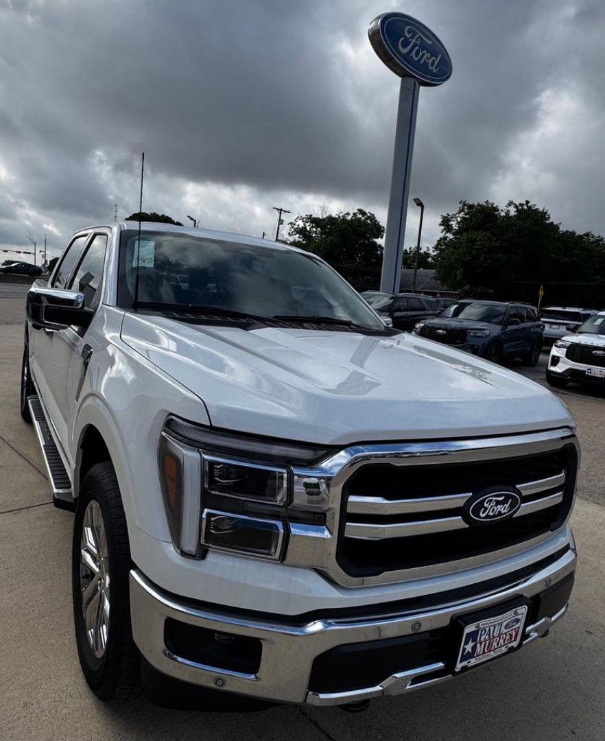 2026 White Metallic /Black/Medium Dark Slate Ford F-150 Lariat (1FTFW5L58TF) with an 5.0L V8 engine, Automatic transmission, located at 1105 E Mulberry, Kaufman, TX, 75142, (972) 962-2151, 32.589550, -96.300926 - $1,500 off MSRP!<br><br>4WD.<br>White Metallic 2026 Ford F-150 4D SuperCrew Lariat 4WD 10-Speed Automatic 5.0L V8 17/22 City/Highway MPG Price includes: $1500 - Employee Pricing Retail Customer Cash. Exp. 07/06/2026 - Photo#9