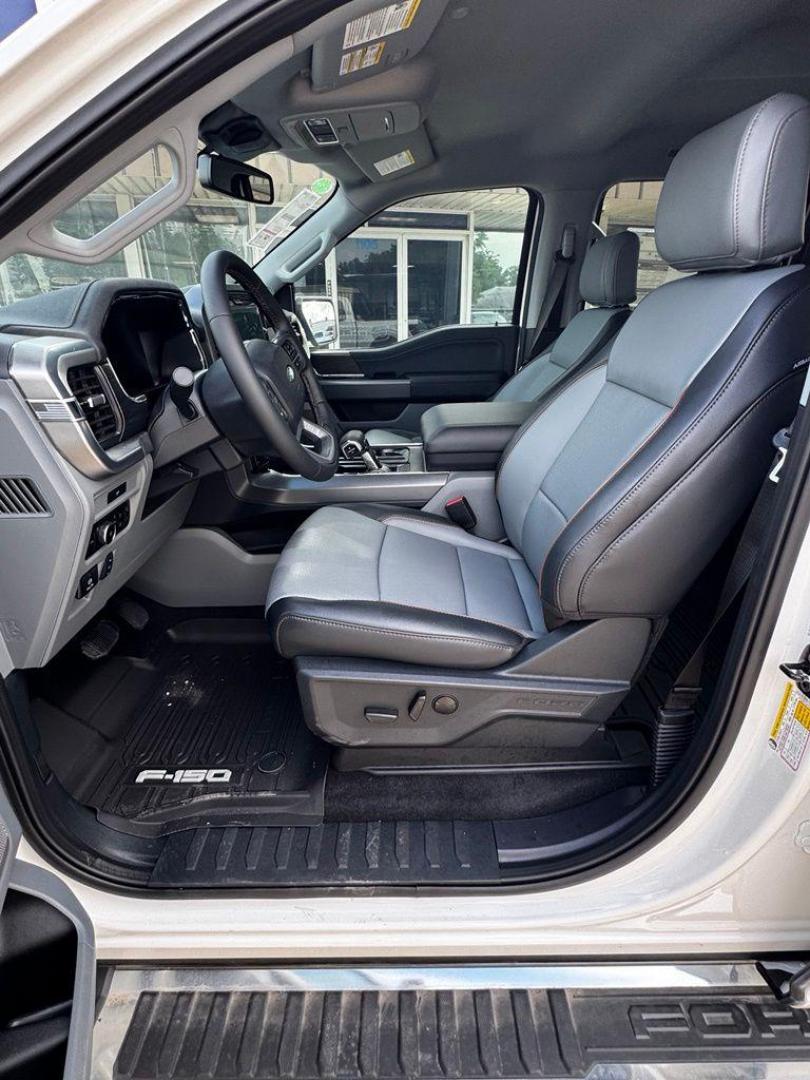 2026 White Metallic /Black/Medium Dark Slate Ford F-150 Lariat (1FTFW5L58TF) with an 5.0L V8 engine, Automatic transmission, located at 1105 E Mulberry, Kaufman, TX, 75142, (972) 962-2151, 32.589550, -96.300926 - $1,500 off MSRP!<br><br>4WD.<br>White Metallic 2026 Ford F-150 4D SuperCrew Lariat 4WD 10-Speed Automatic 5.0L V8 17/22 City/Highway MPG Price includes: $1500 - Employee Pricing Retail Customer Cash. Exp. 07/06/2026 - Photo#11