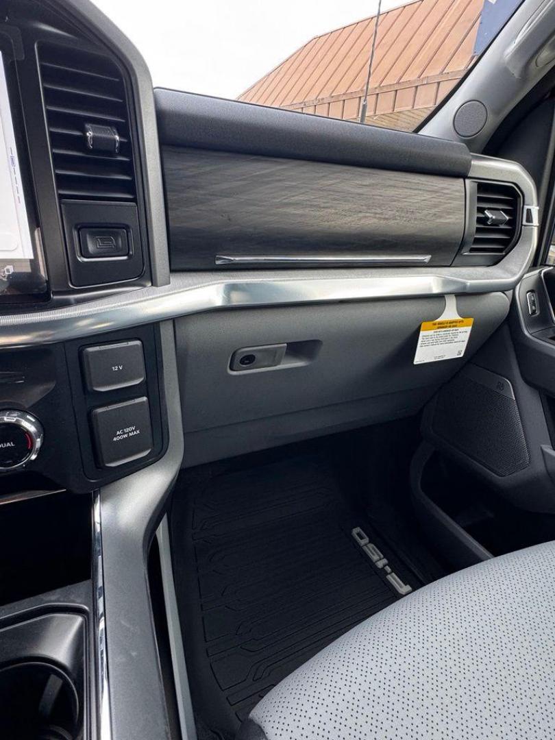 2026 White Metallic /Black/Medium Dark Slate Ford F-150 Lariat (1FTFW5L58TF) with an 5.0L V8 engine, Automatic transmission, located at 1105 E Mulberry, Kaufman, TX, 75142, (972) 962-2151, 32.589550, -96.300926 - $1,500 off MSRP!<br><br>4WD.<br>White Metallic 2026 Ford F-150 4D SuperCrew Lariat 4WD 10-Speed Automatic 5.0L V8 17/22 City/Highway MPG Price includes: $1500 - Employee Pricing Retail Customer Cash. Exp. 07/06/2026 - Photo#17