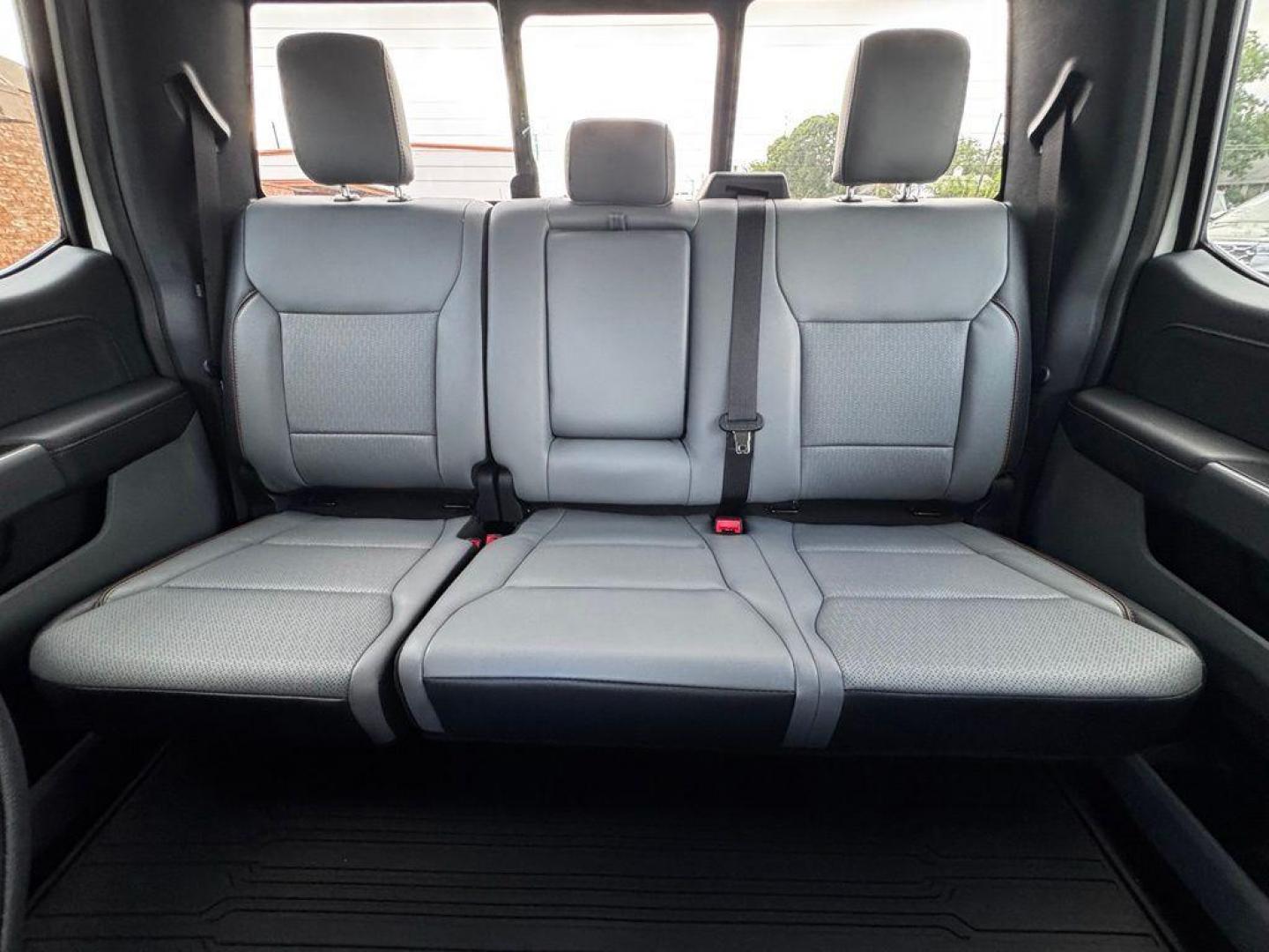 2026 White Metallic /Black/Medium Dark Slate Ford F-150 Lariat (1FTFW5L58TF) with an 5.0L V8 engine, Automatic transmission, located at 1105 E Mulberry, Kaufman, TX, 75142, (972) 962-2151, 32.589550, -96.300926 - $1,500 off MSRP!<br><br>4WD.<br>White Metallic 2026 Ford F-150 4D SuperCrew Lariat 4WD 10-Speed Automatic 5.0L V8 17/22 City/Highway MPG Price includes: $1500 - Employee Pricing Retail Customer Cash. Exp. 07/06/2026 - Photo#19
