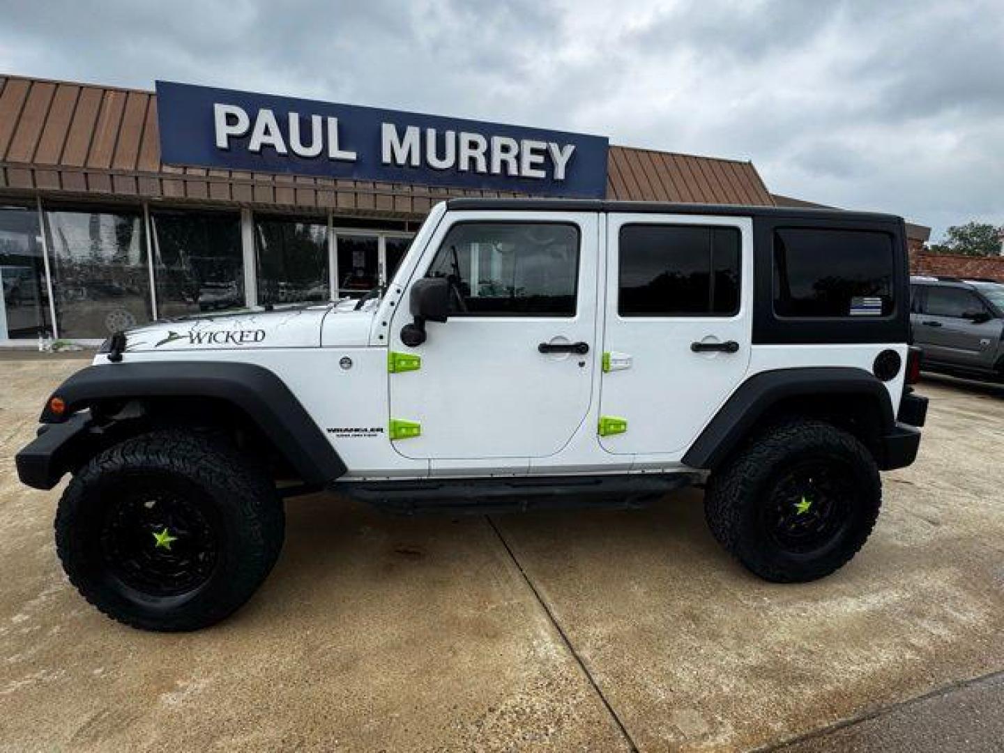 2017 Bright White Clearcoat /Black Jeep Wrangler Unlimited Rubicon (1C4BJWFGXHL) with an 3.6L V6 24V VVT engine, Automatic transmission, located at 1105 E Mulberry, Kaufman, TX, 75142, (972) 962-2151, 32.589550, -96.300926 - Photo#0